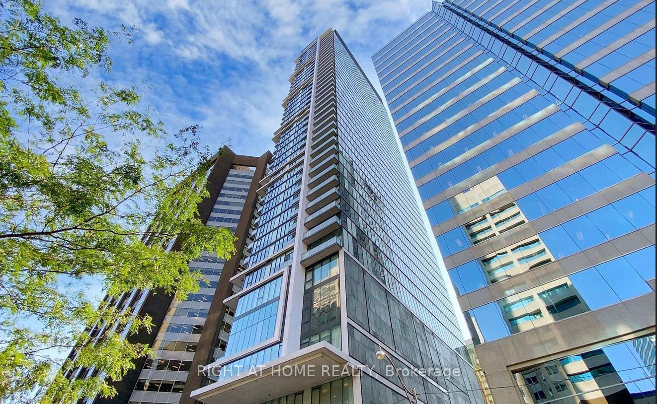 426 University Avenue 2309, Toronto, ON M5G 1S9
