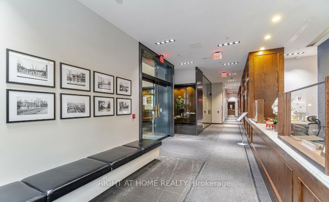 426 University Avenue 2309, Toronto, ON M5G 1S9 photo 2