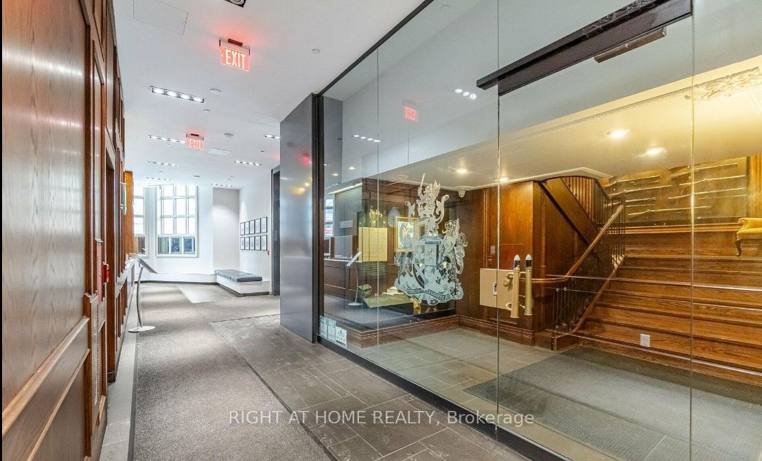 426 University Avenue 2309, Toronto, ON M5G 1S9 photo 3