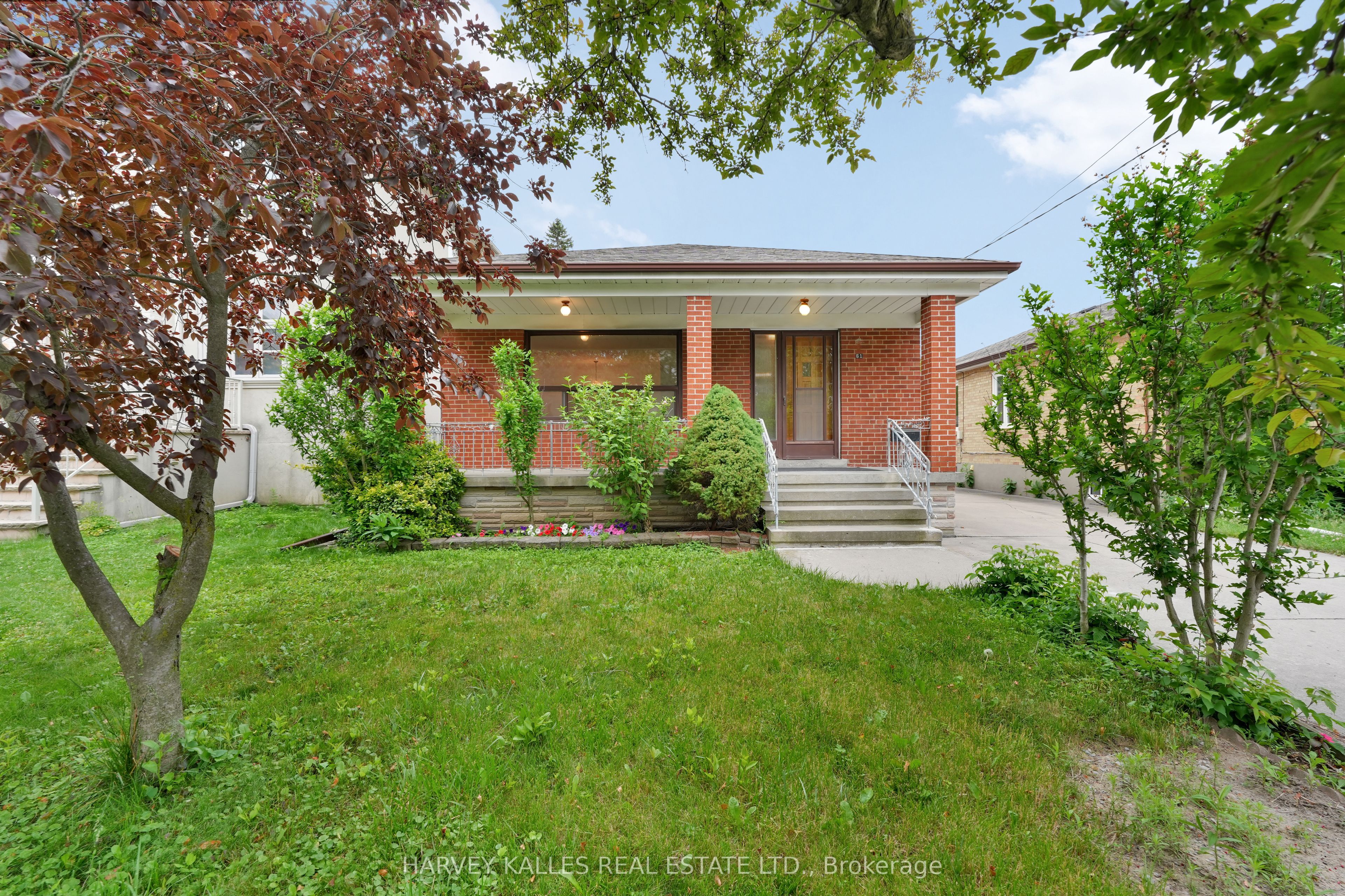 61 Abitibi Avenue, Toronto, ON M2M 2V3 photo 2