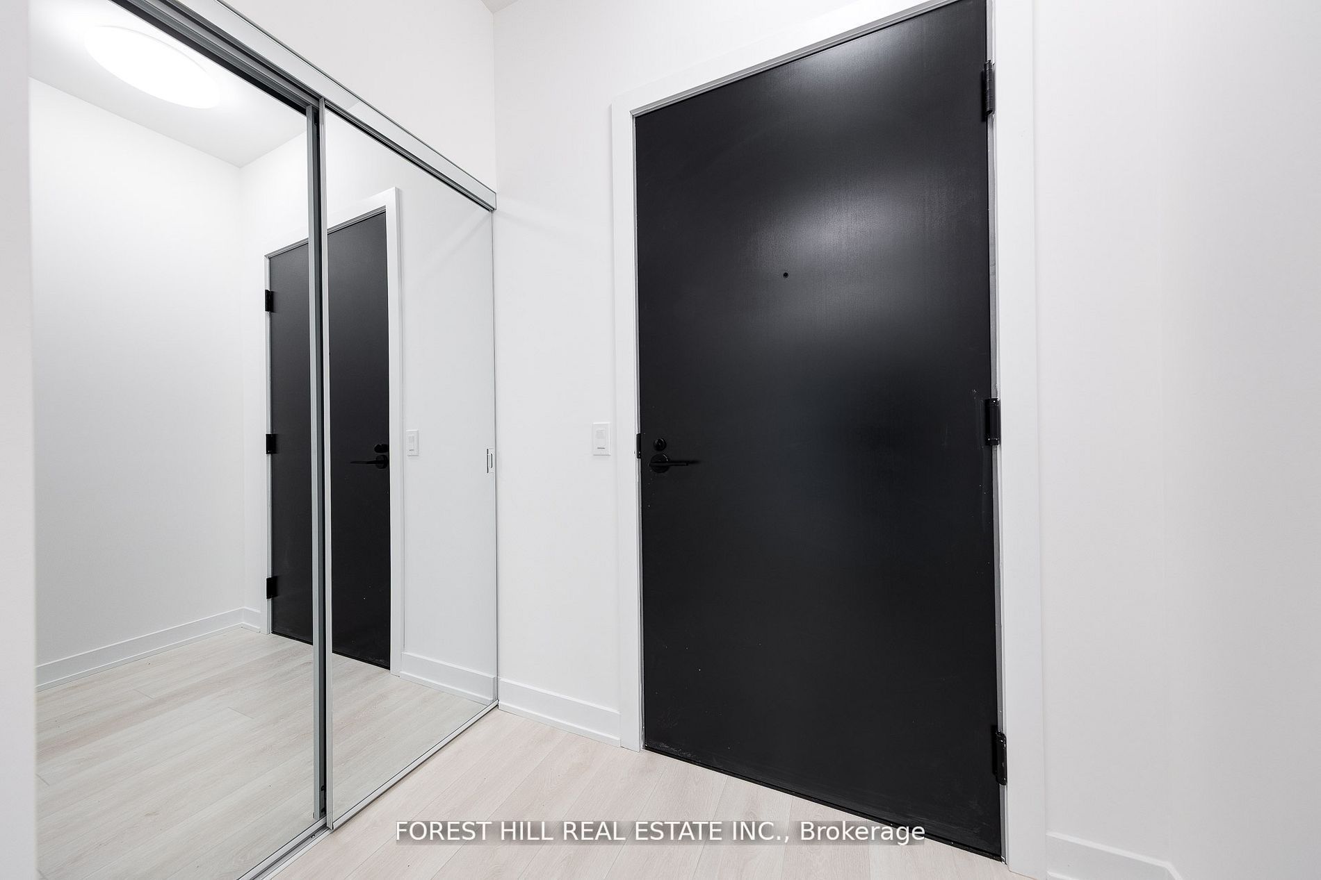 117 Broadway Avenue 1302, Toronto, ON M4P 1V3 photo 2