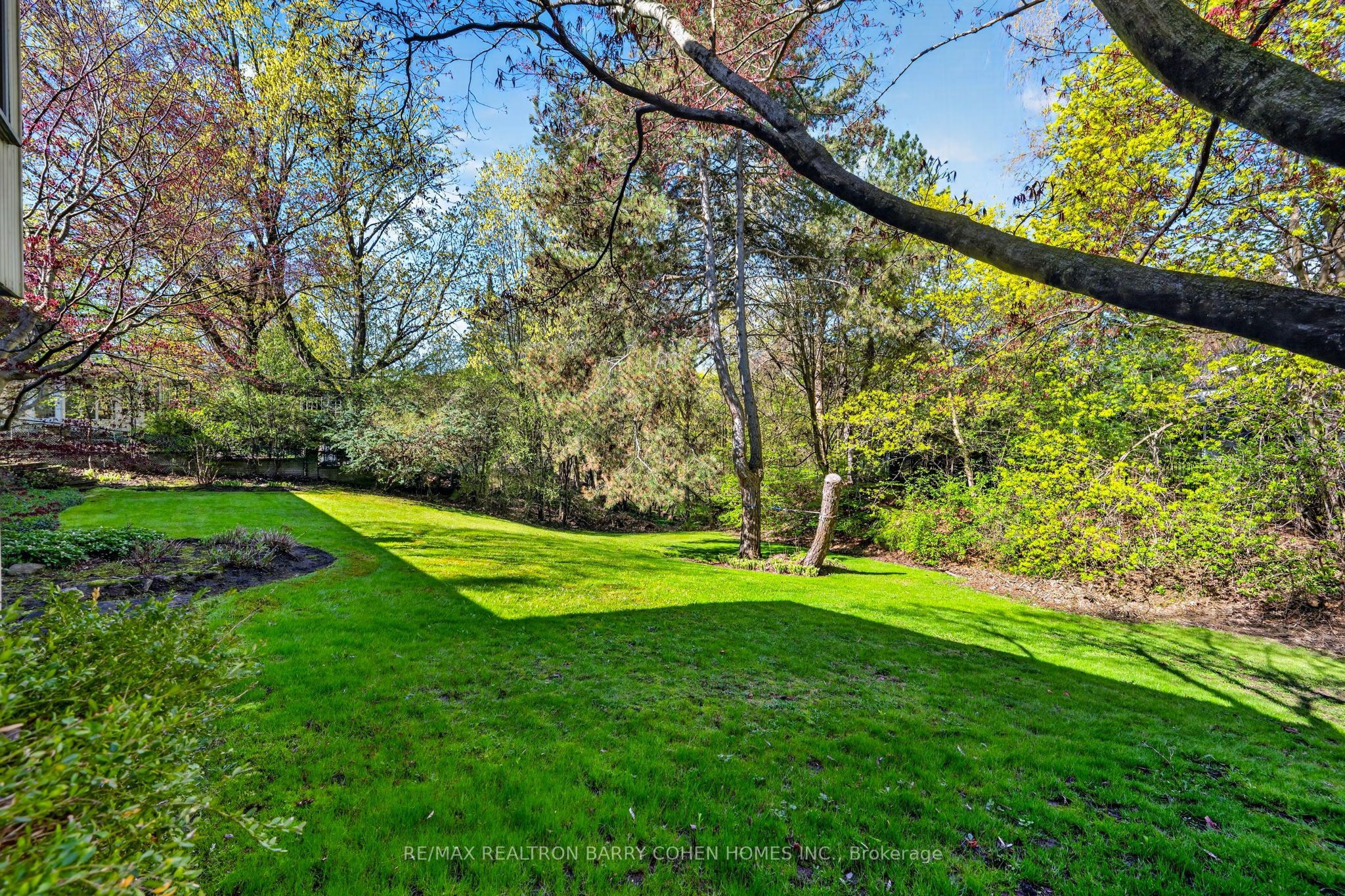 18 Brian Cliff Drive, Toronto, ON M3B 2G2 photo 4