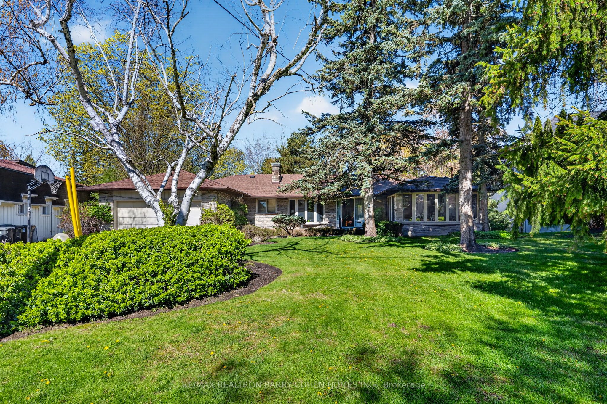 18 Brian Cliff Drive, Toronto, ON M3B 2G2 photo 5