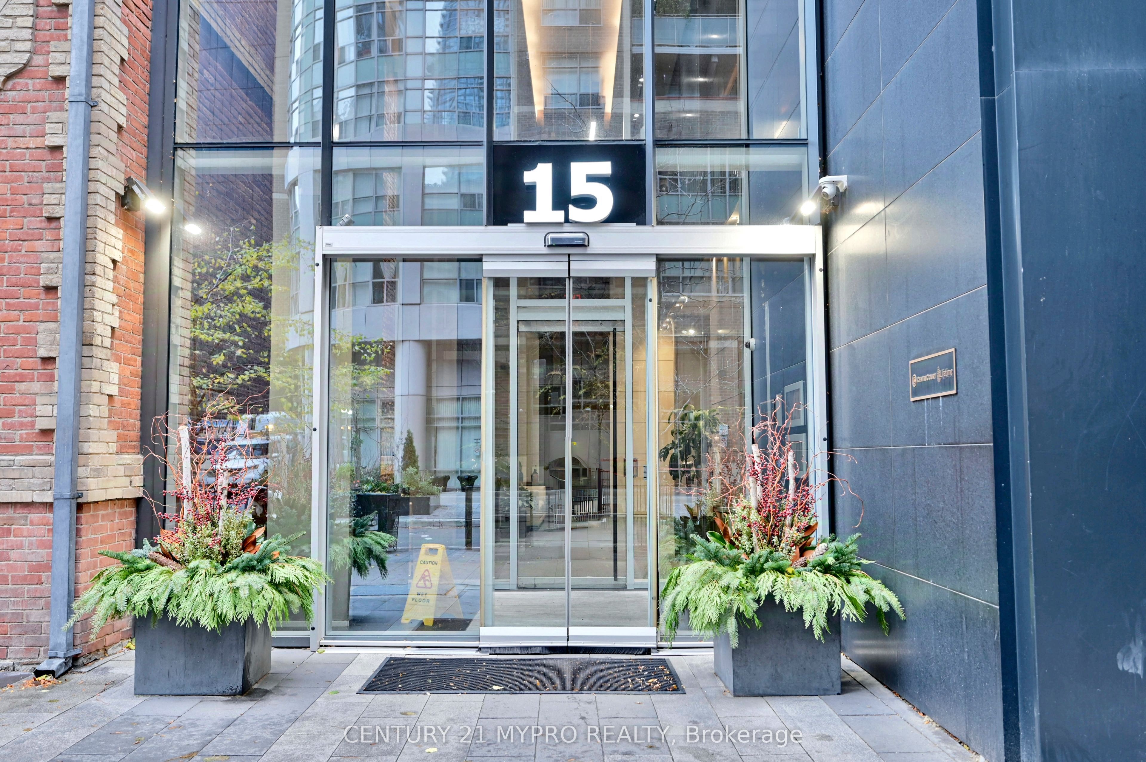 15 Grenville Street 1007, Toronto, ON M4Y 0B9 photo 2