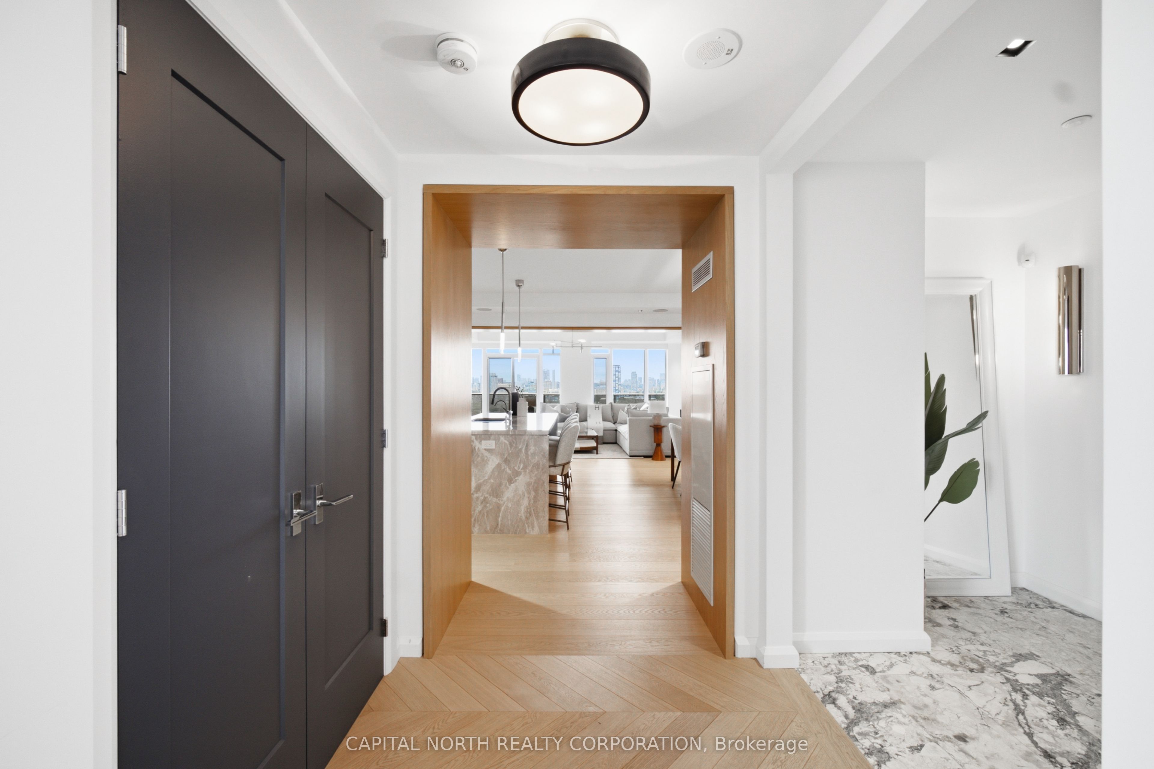 330 Richmond Street W 2505, Toronto, ON M5V 0M4 photo 3