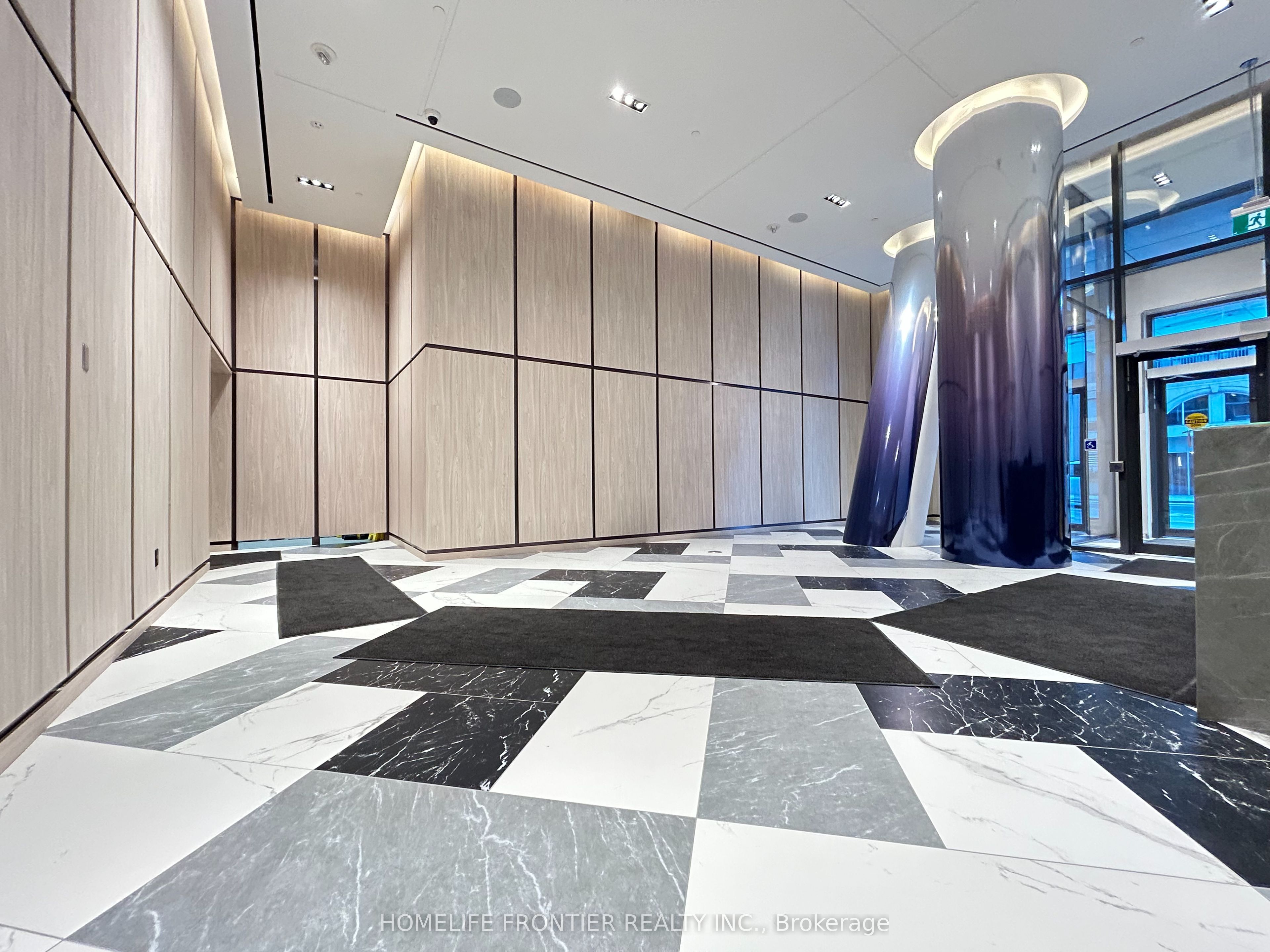 395 Bloor Street E 1812, Toronto, ON M4W 1H7 photo 3