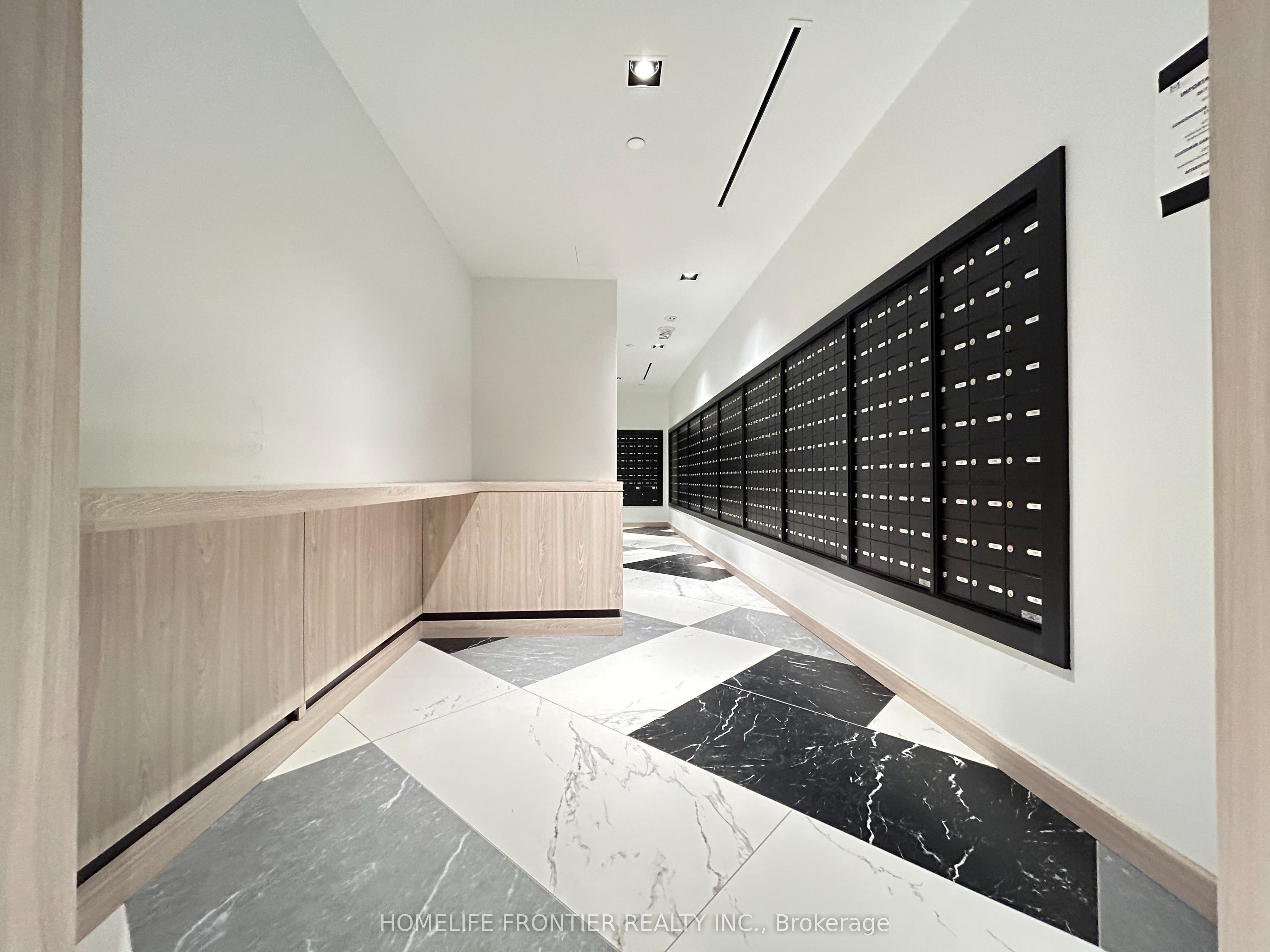 395 Bloor Street E 1812, Toronto, ON M4W 1H7 photo 4