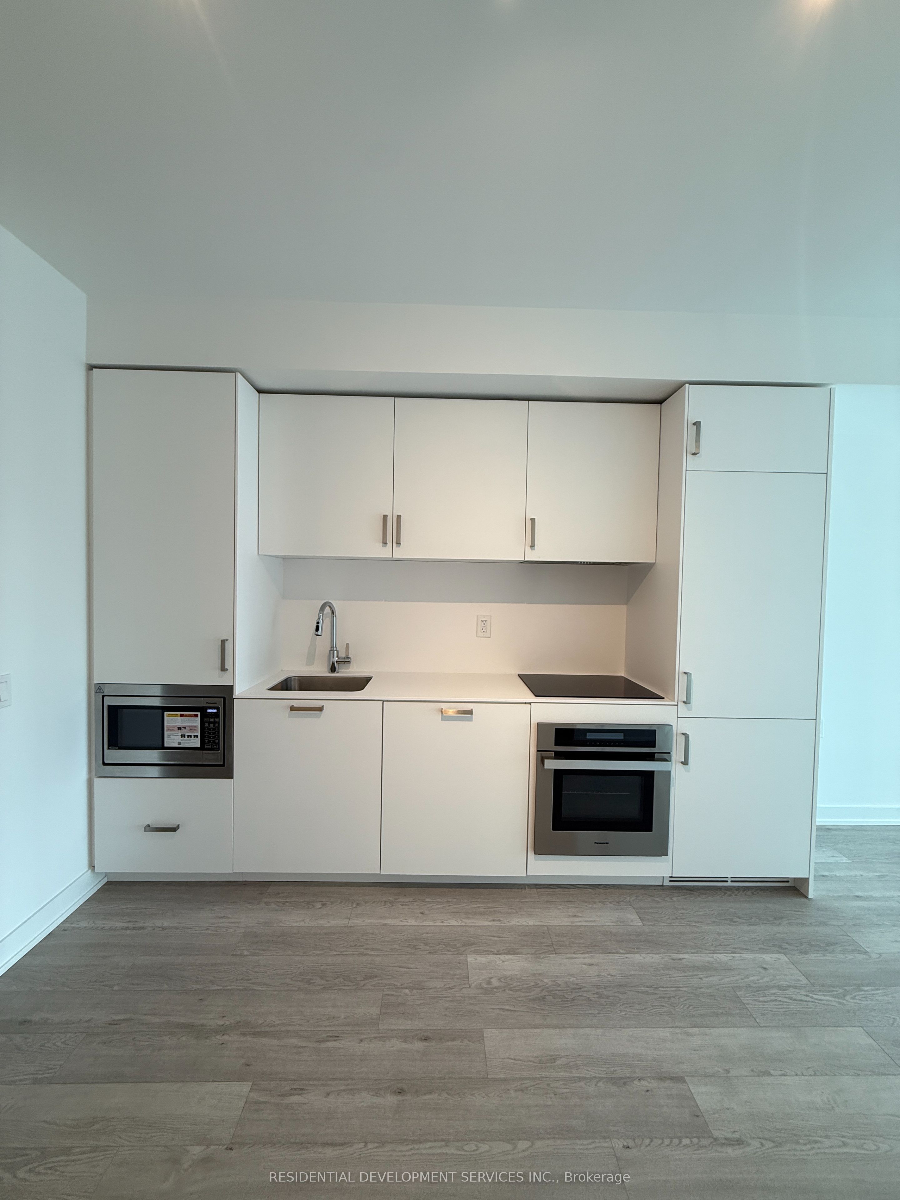 88 Queen Street 1007, Toronto, ON M5C 0B6 photo 4