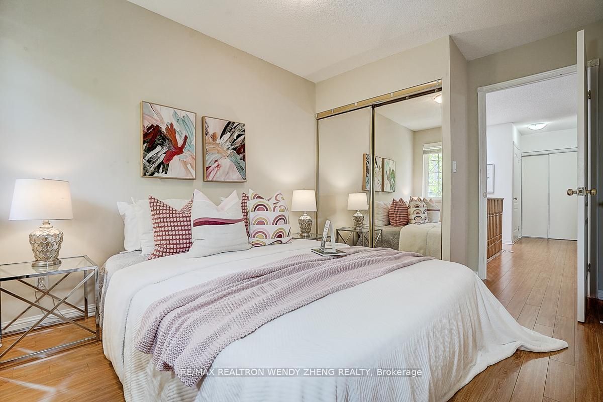 28 Sommerset Way 1517, Toronto, ON M2N 6W7 photo 3