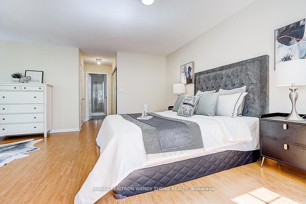 28 Sommerset Way 1517, Toronto, ON M2N 6W7 photo 5