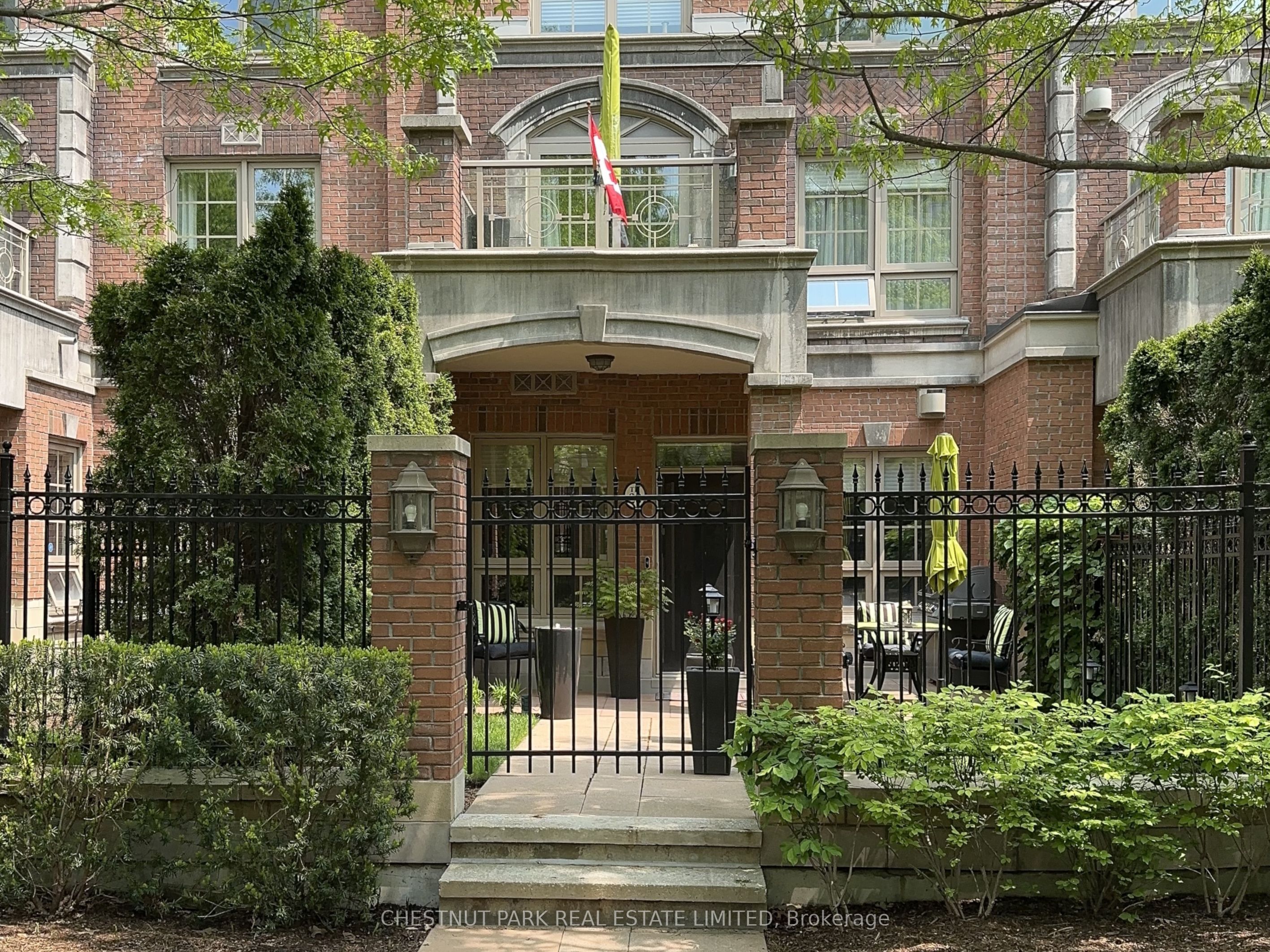 21 Burkebrook Place TH20, Toronto, ON M4G 0A2