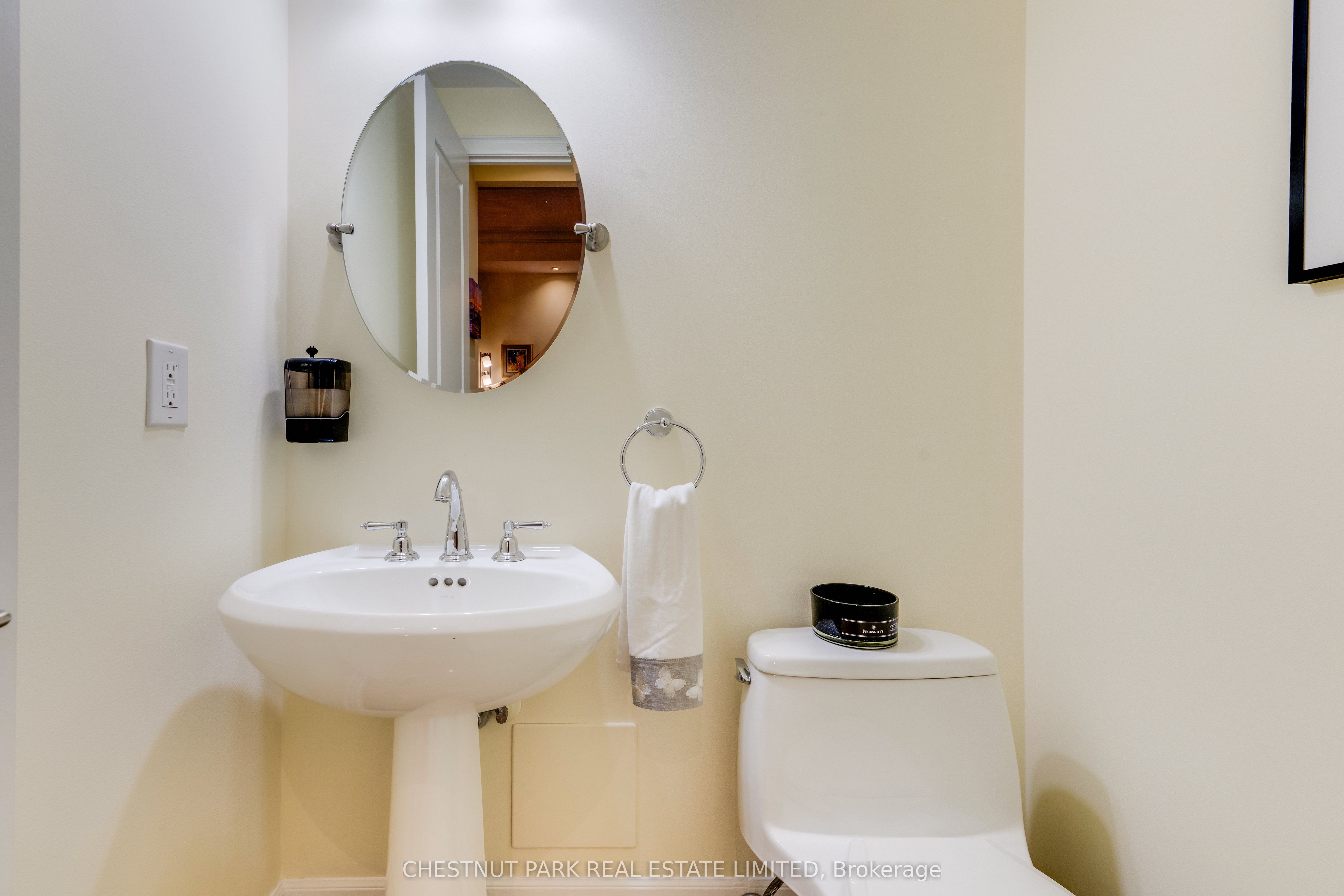 21 Burkebrook Place TH20, Toronto, ON M4G 0A2 photo 5