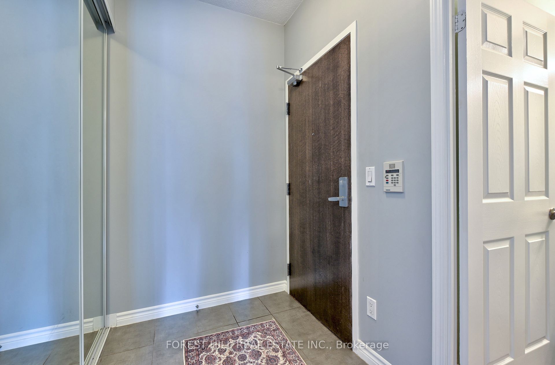 19 Grand Trunk Crescent 306, Toronto, ON M5J 3A3 photo 2