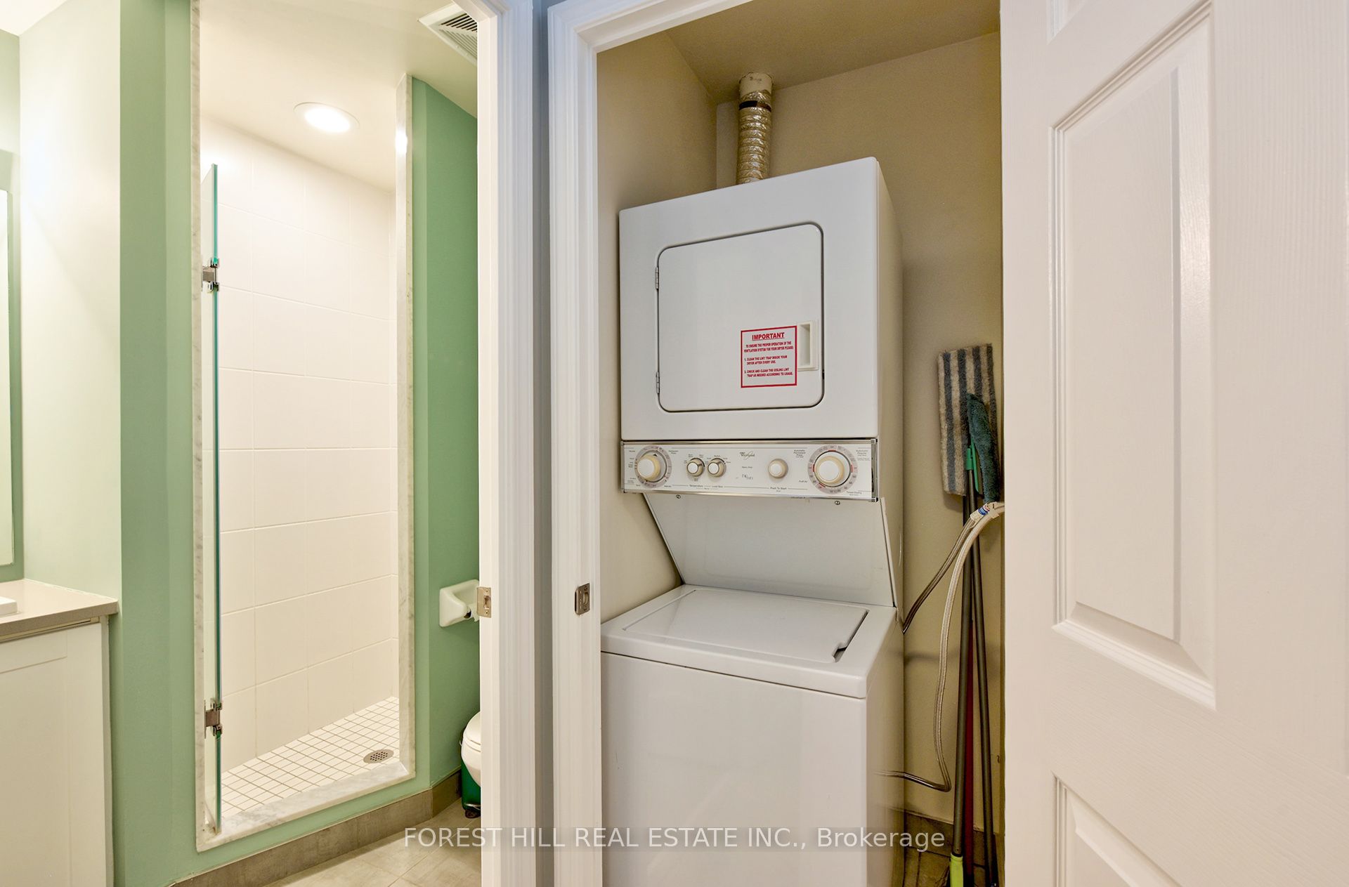 19 Grand Trunk Crescent 306, Toronto, ON M5J 3A3 photo 3