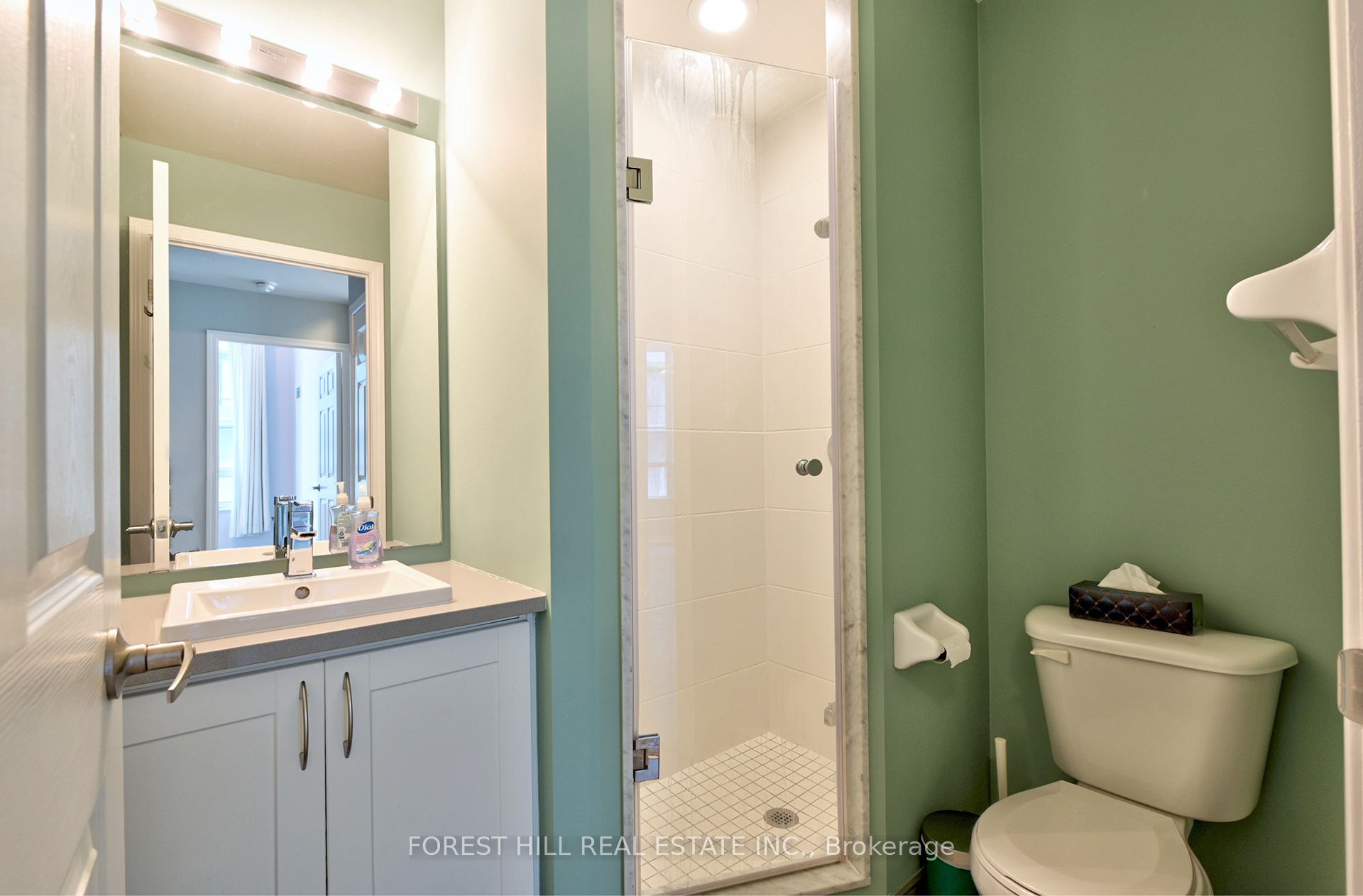 19 Grand Trunk Crescent 306, Toronto, ON M5J 3A3 photo 4