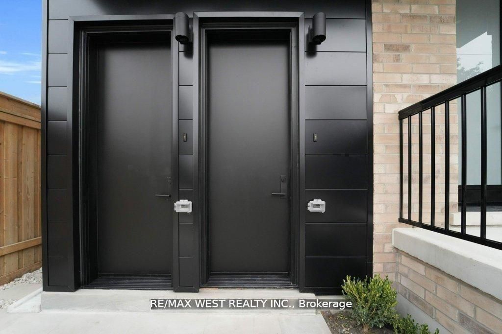 661 Winona Drive, Toronto, ON M6C 3V6 photo 2