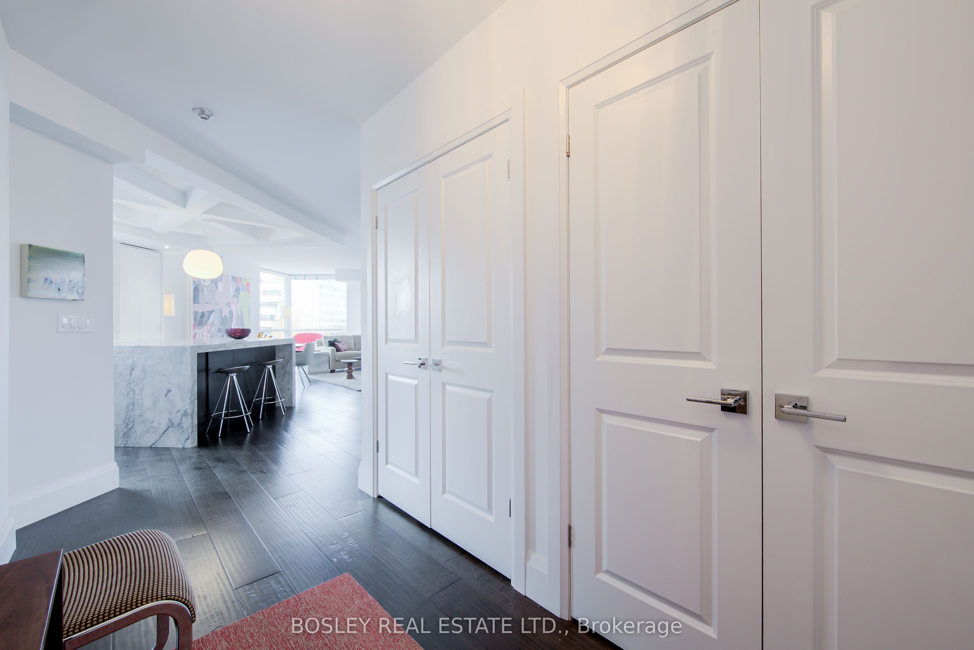 20 Collier Street 1008, Toronto, ON M4W 3Y4