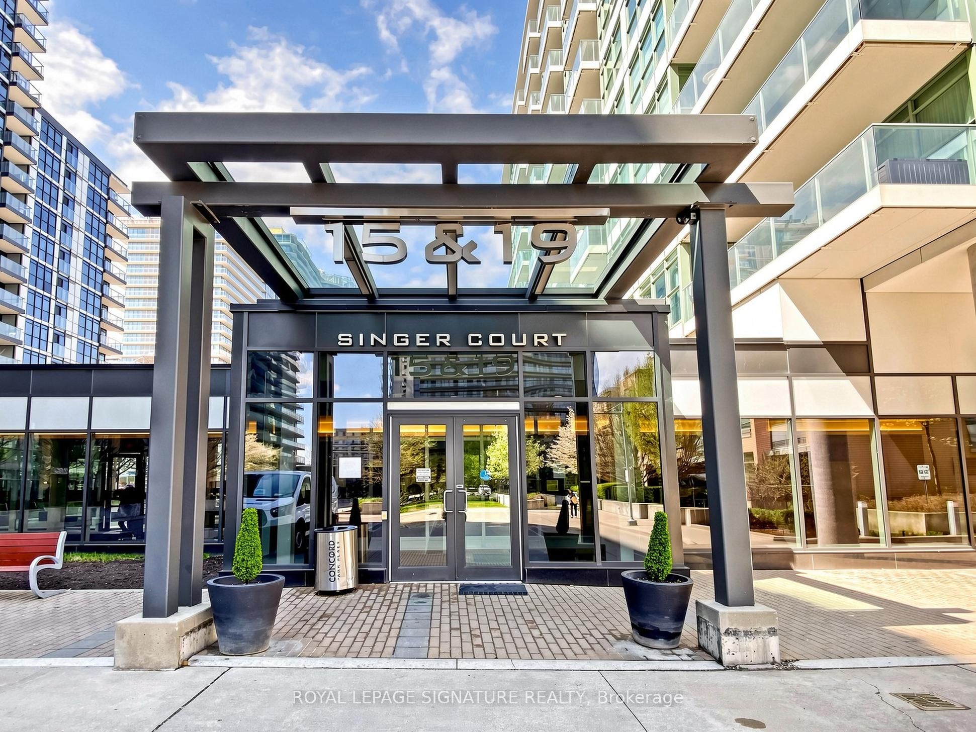 15 Singer Court 1211, Toronto, ON M2K 0B1 photo 2