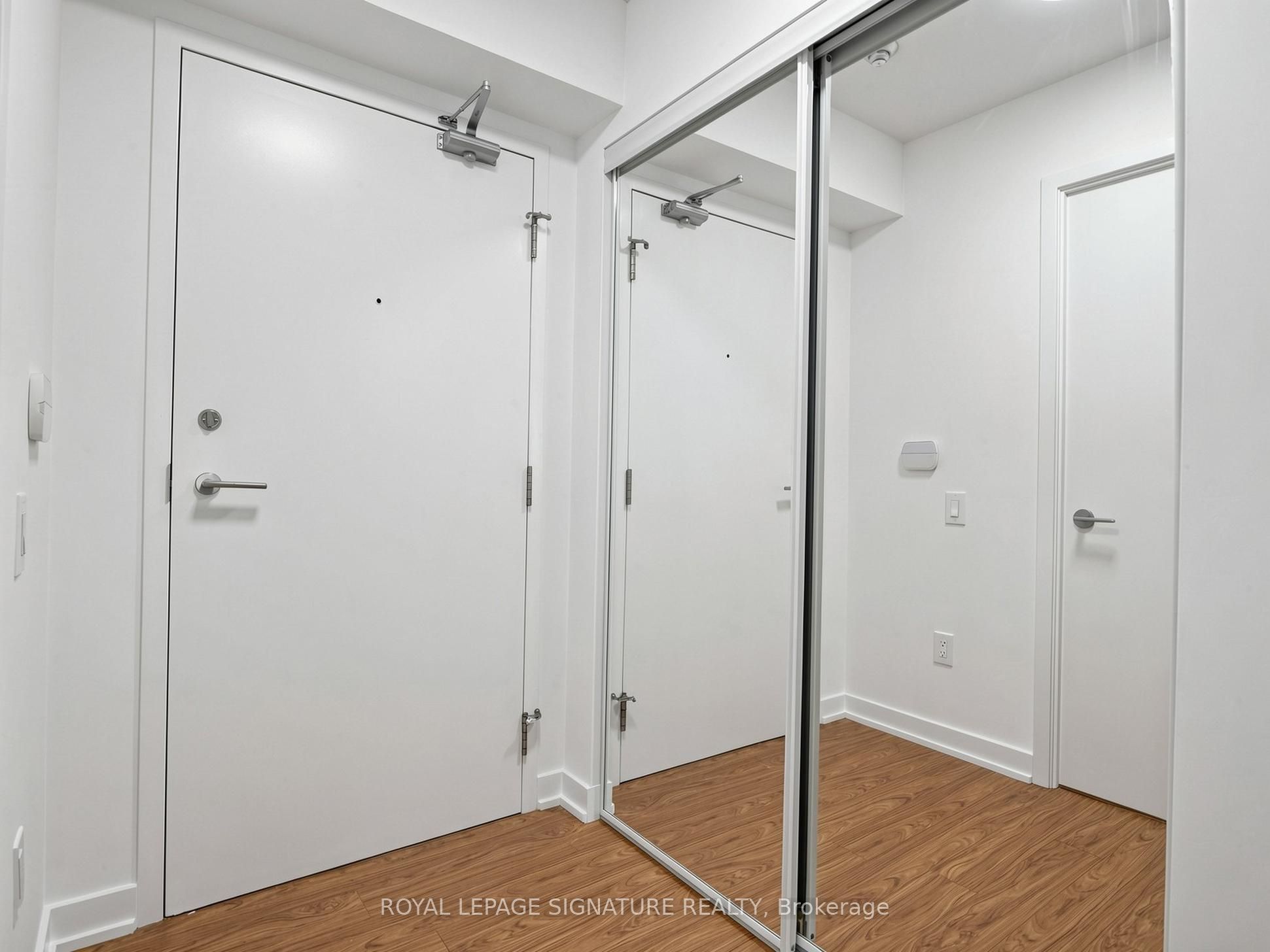 15 Singer Court 1211, Toronto, ON M2K 0B1 photo 3