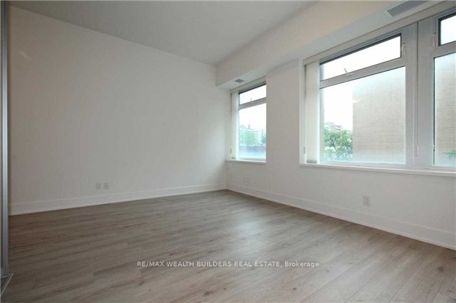 111 St Clair Avenue W 328, Toronto, ON M4V 1N5 photo 4