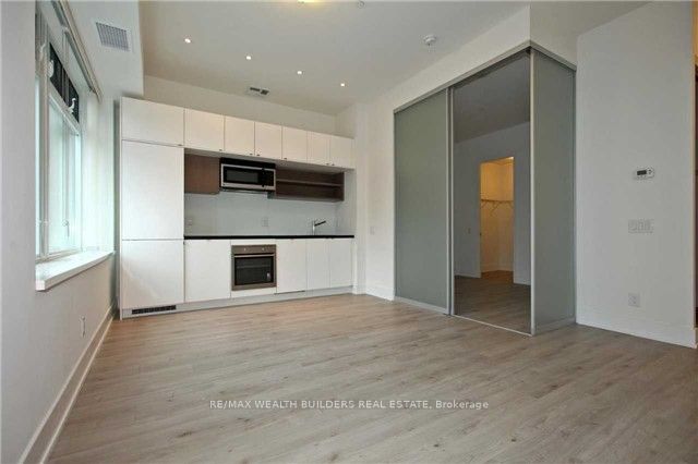 111 St Clair Avenue W 328, Toronto, ON M4V 1N5 photo 5