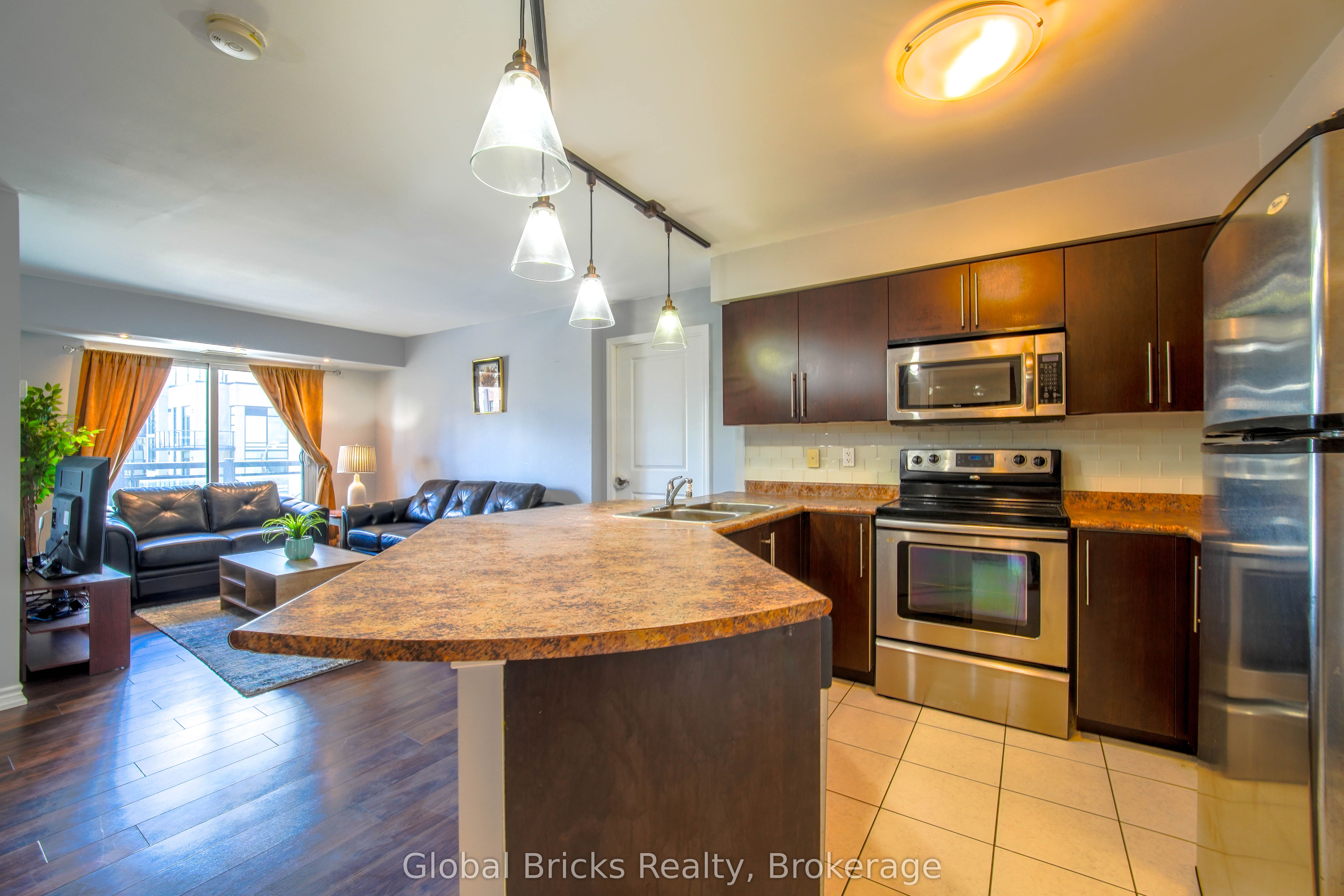 872 Sheppard Avenue W 308, Toronto, ON M3H 2T5 photo 4