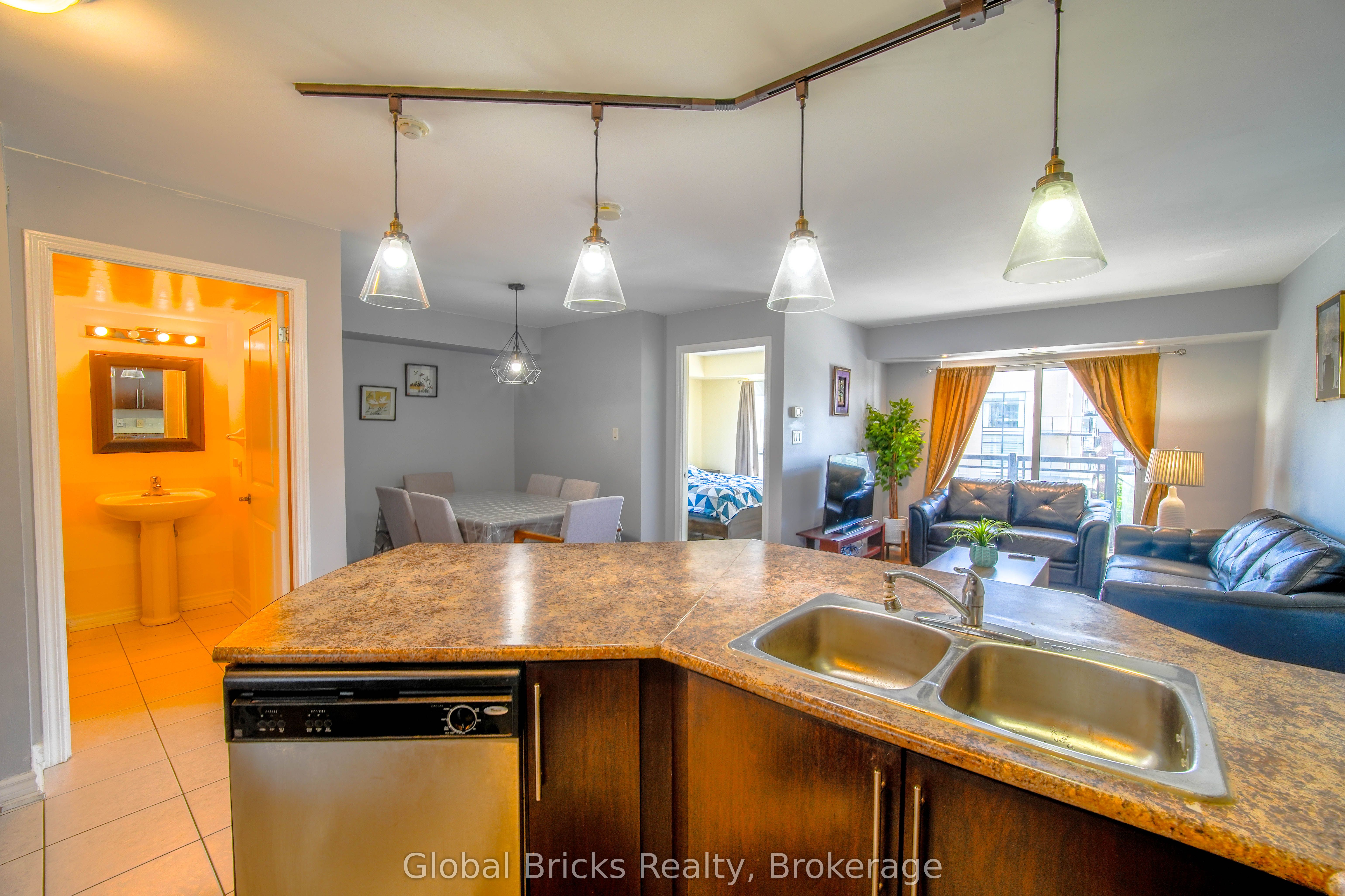 872 Sheppard Avenue W 308, Toronto, ON M3H 2T5 photo 5