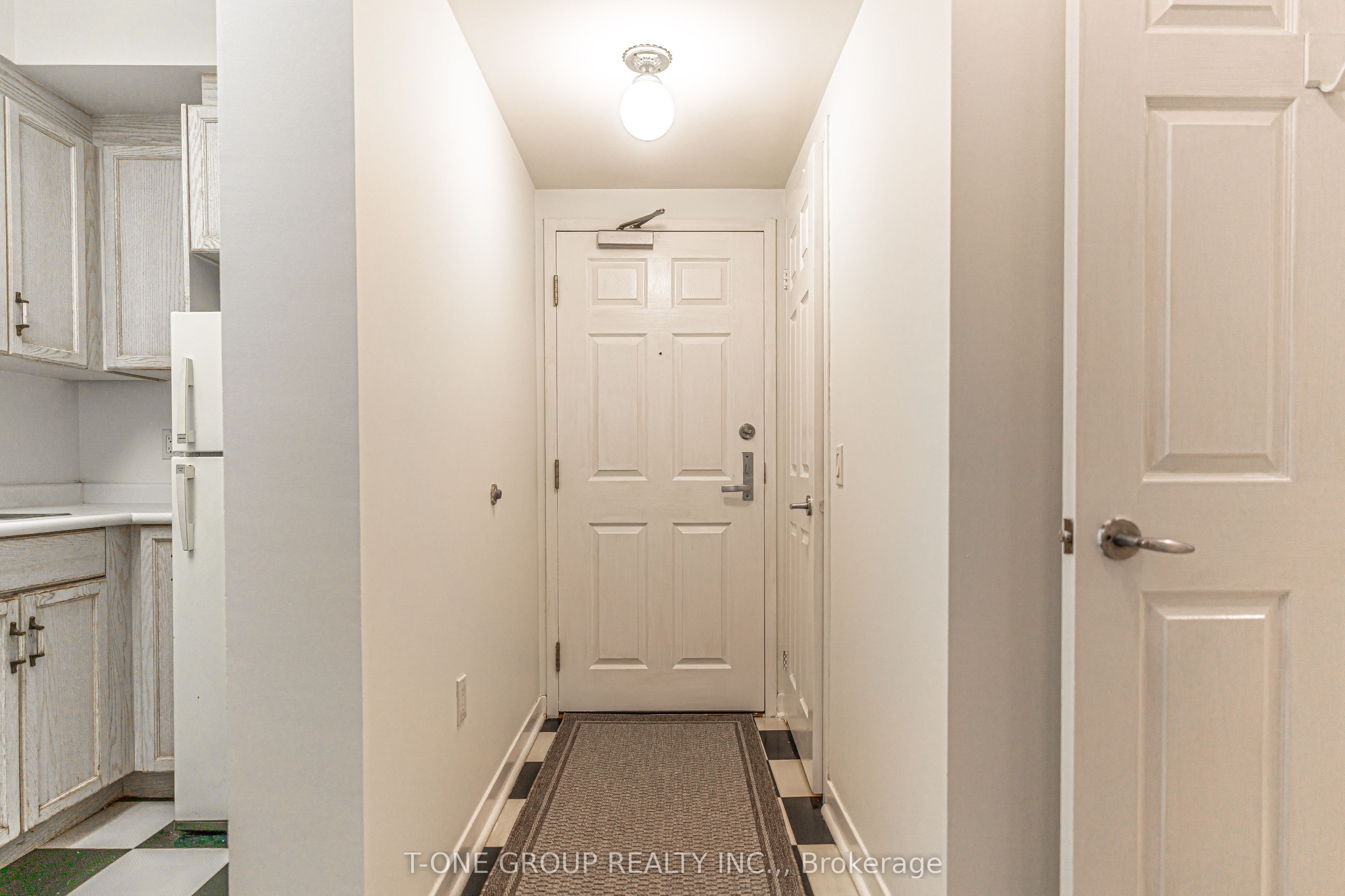 284 Bloor Street W 204, Toronto, ON M5S 3B8 photo 2