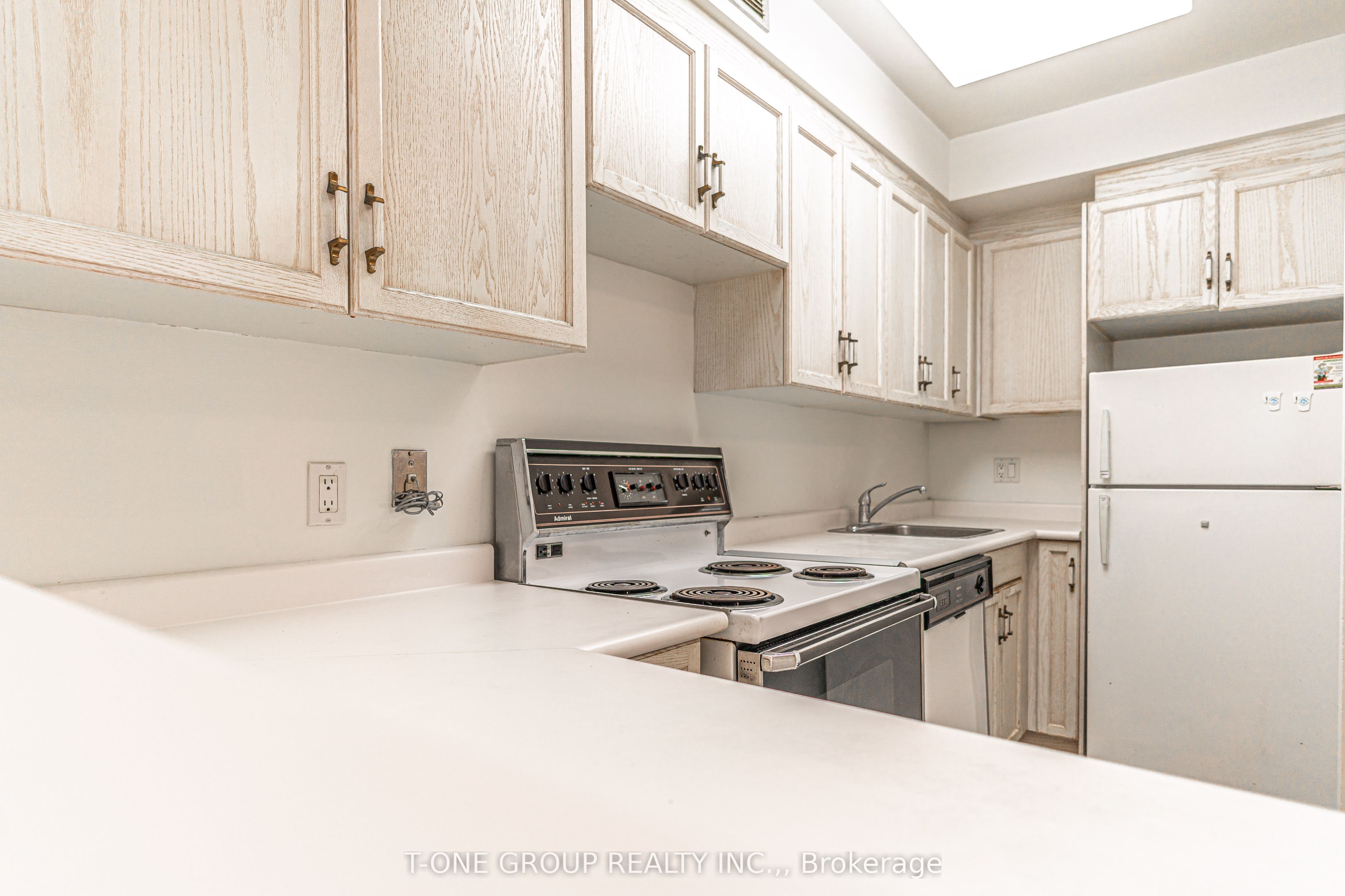 284 Bloor Street W 204, Toronto, ON M5S 3B8 photo 4