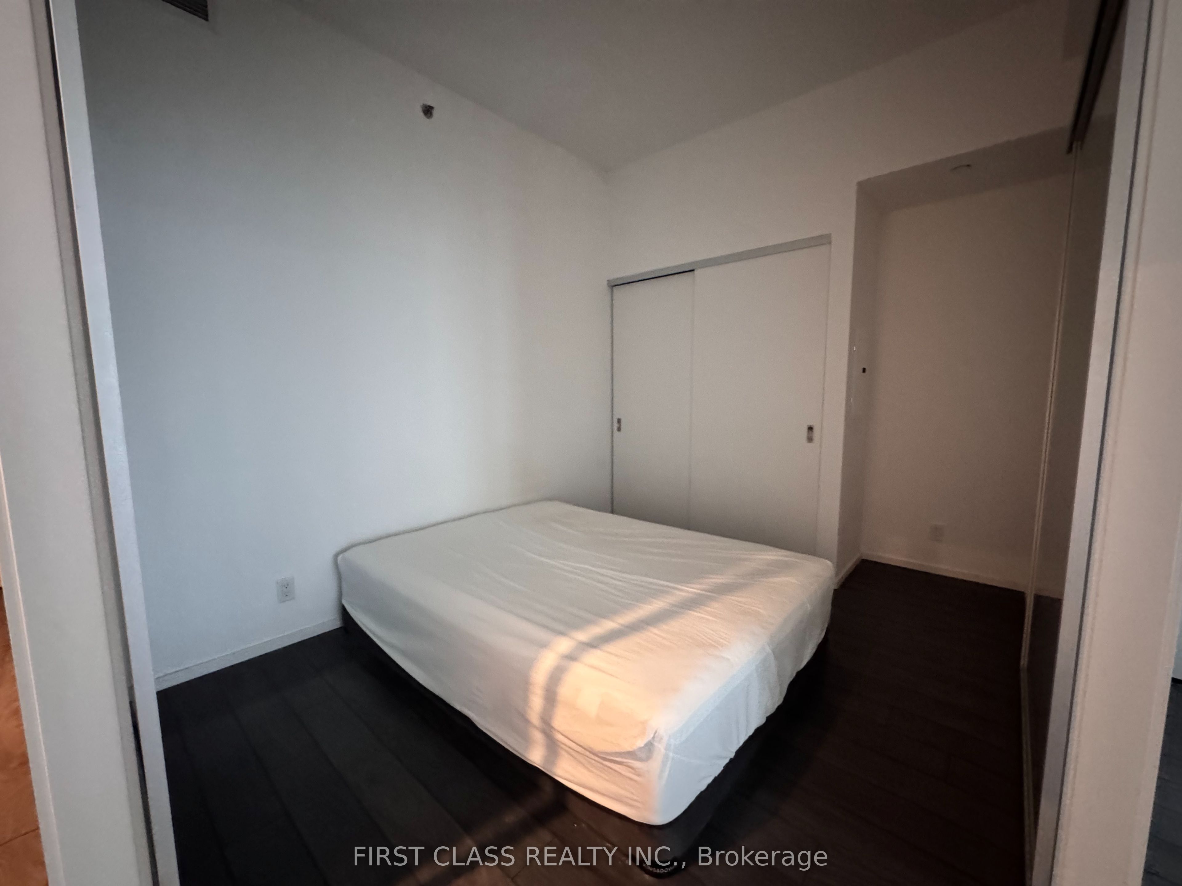 5 St Joseph Street 2503, Toronto, ON M4Y 0B6 photo 2
