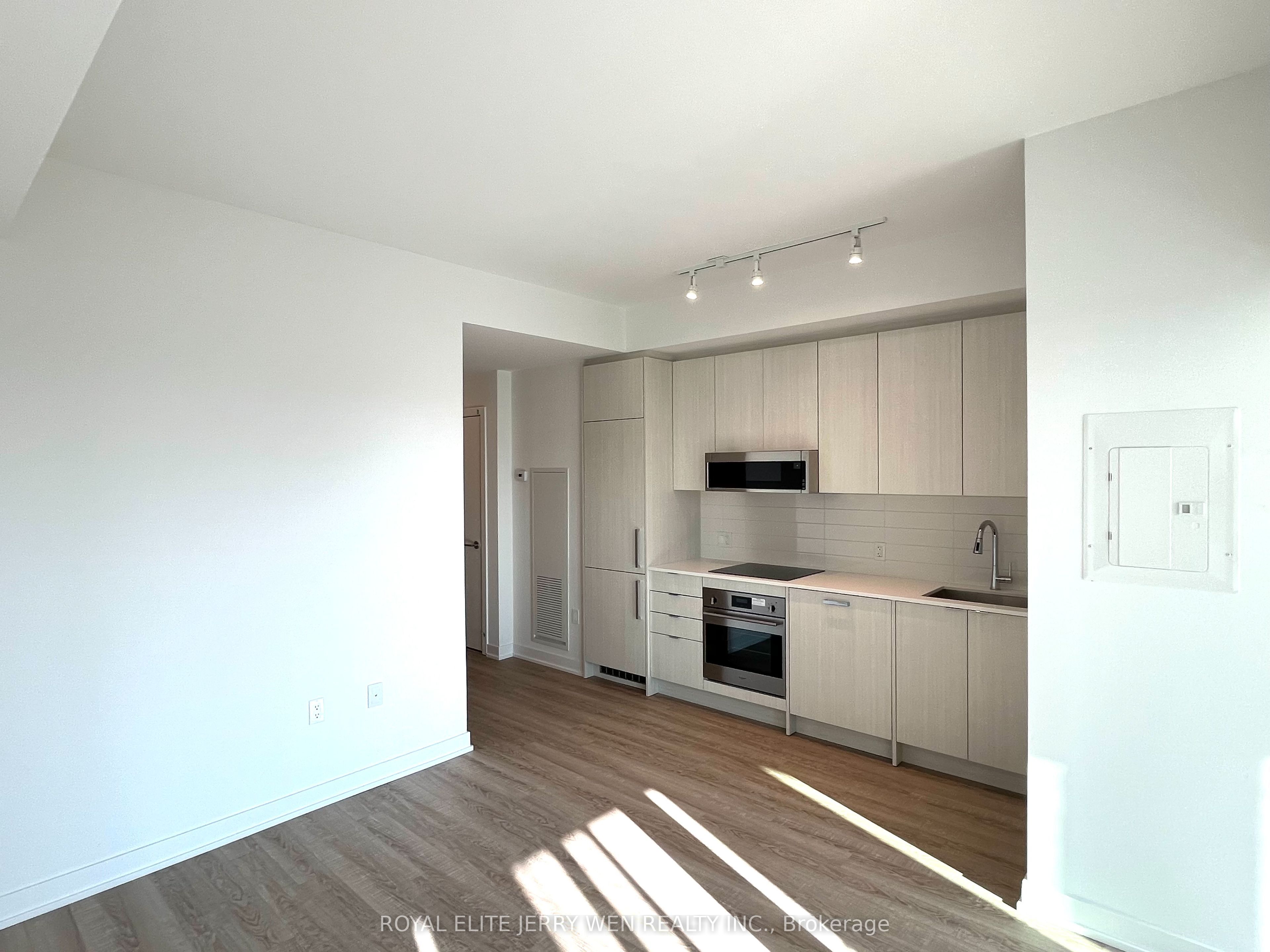 250 Lawrence Avenue W 613, Toronto, ON M5M 1B2 photo 2