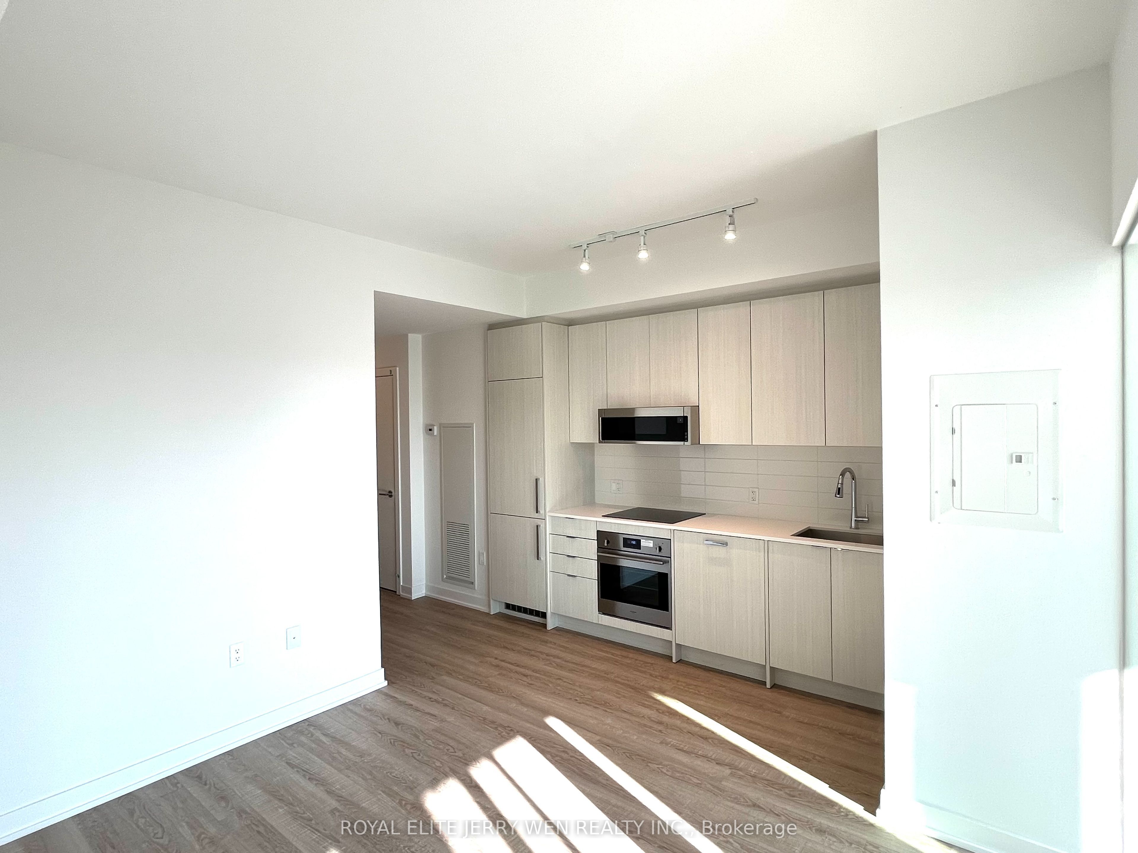 250 Lawrence Avenue W 613, Toronto, ON M5M 1B2 photo 3