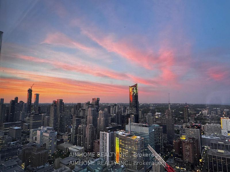 488 University Avenue 4203, Toronto, ON M5G 0C1