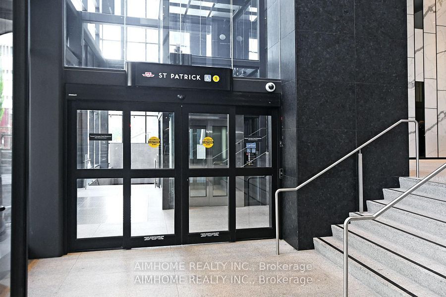 488 University Avenue 4203, Toronto, ON M5G 0C1 photo 3