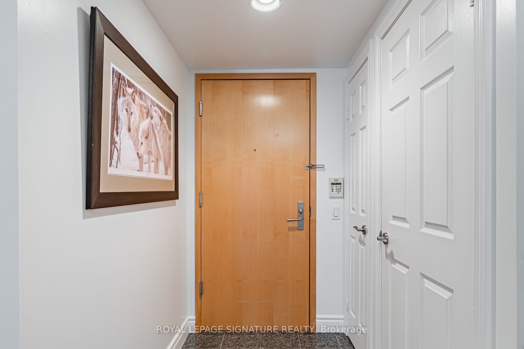 123 Eglinton Avenue E 813, Toronto, ON M4P 1J2 photo 2