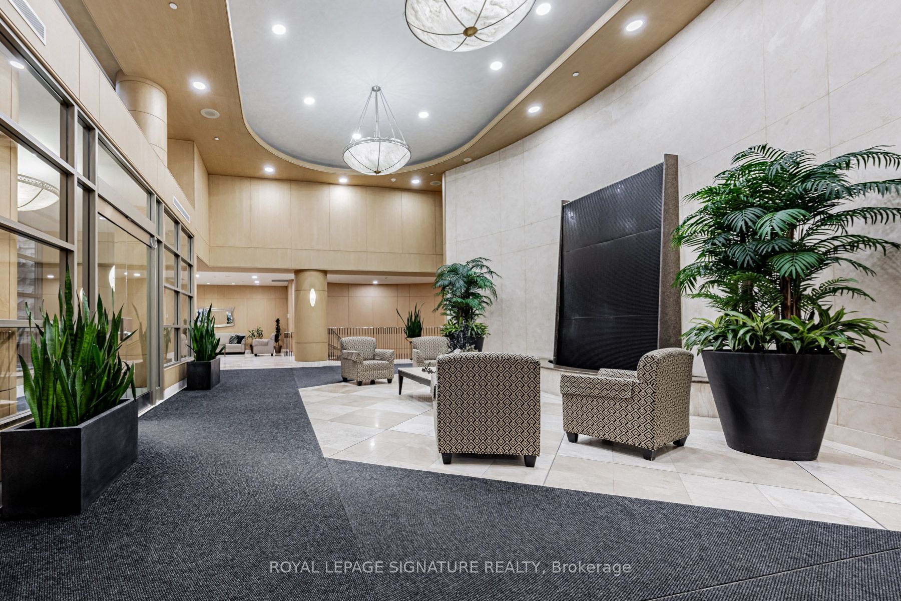 123 Eglinton Avenue E 813, Toronto, ON M4P 1J2 photo 3