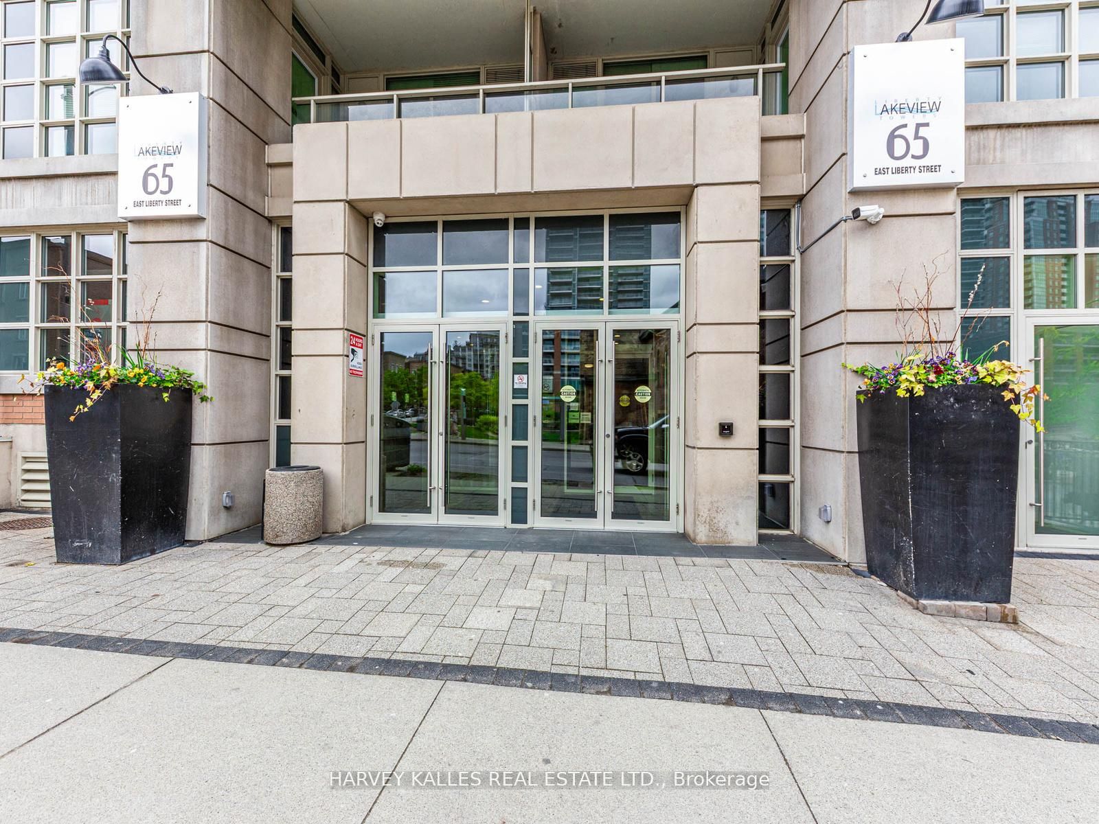 65 East Liberty Street 308, Toronto, ON M6K 3R2 photo 2