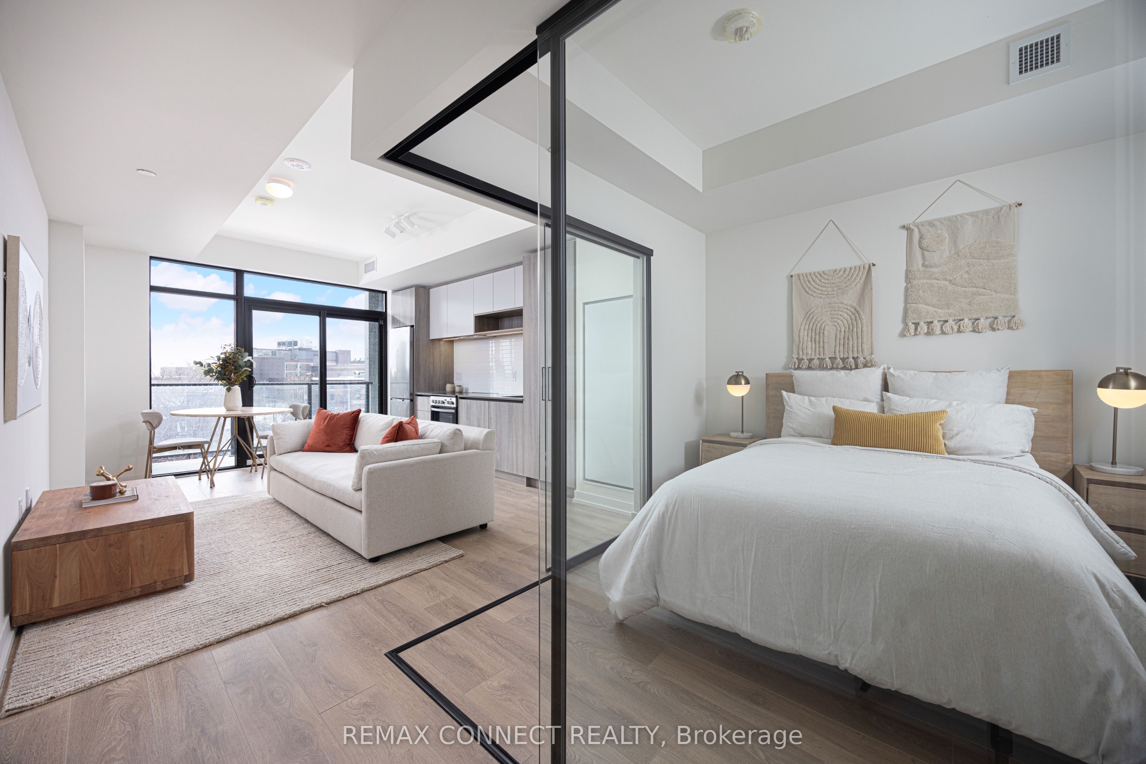 181 Sterling Road 1107, Toronto, ON M6R 2B2 photo 3