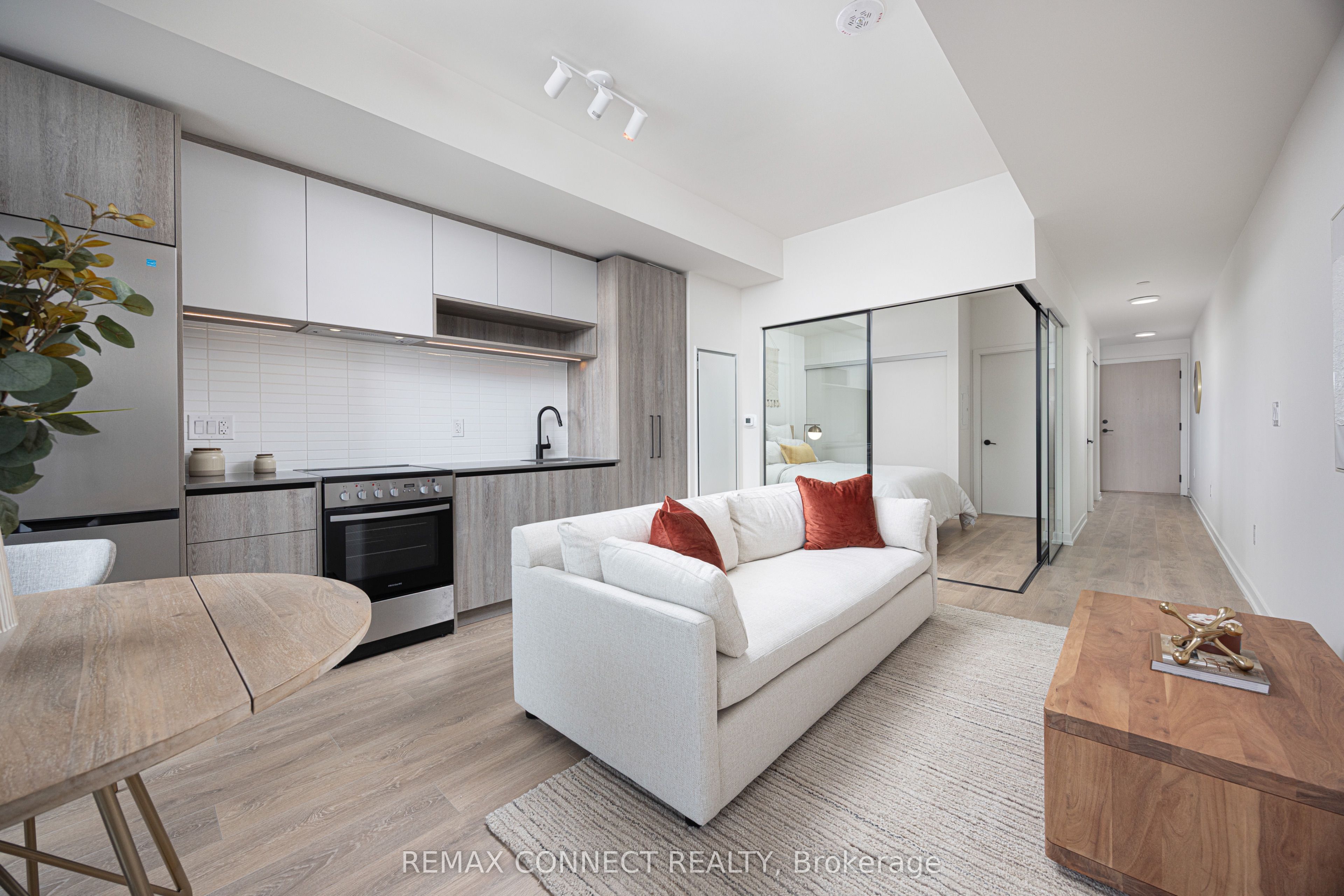 181 Sterling Road 1107, Toronto, ON M6R 2B2 photo 5