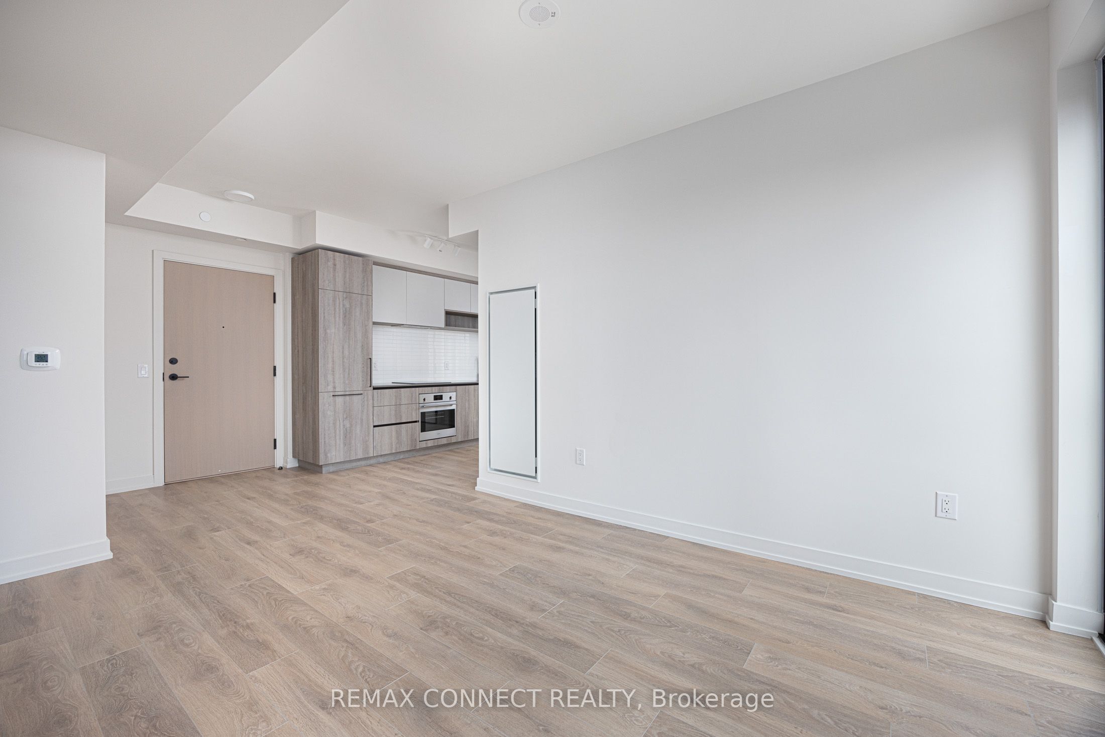 181 Sterling Road 1002, Toronto, ON M6R 2B2 photo 4