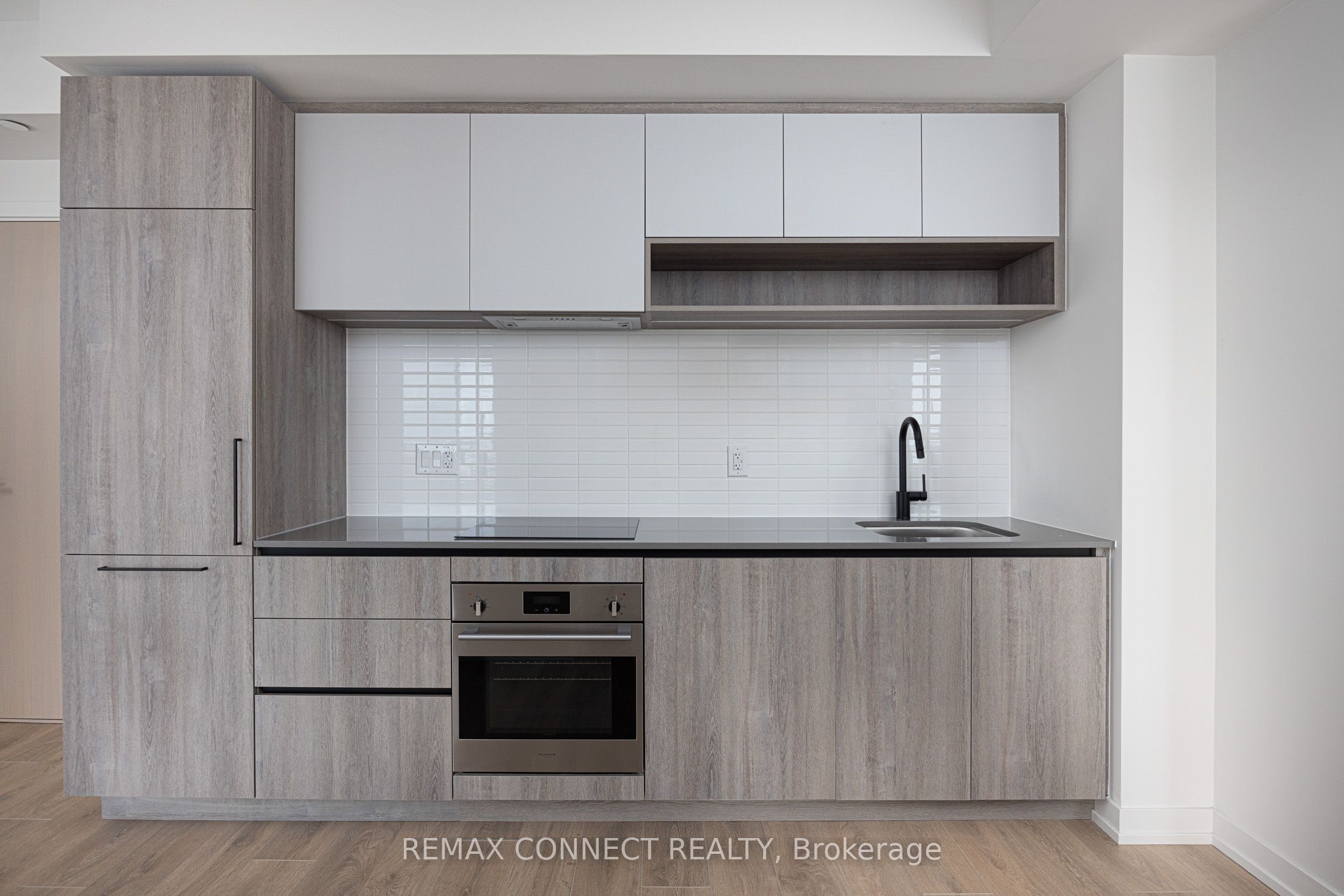 181 Sterling Road 1002, Toronto, ON M6R 2B2 photo 5
