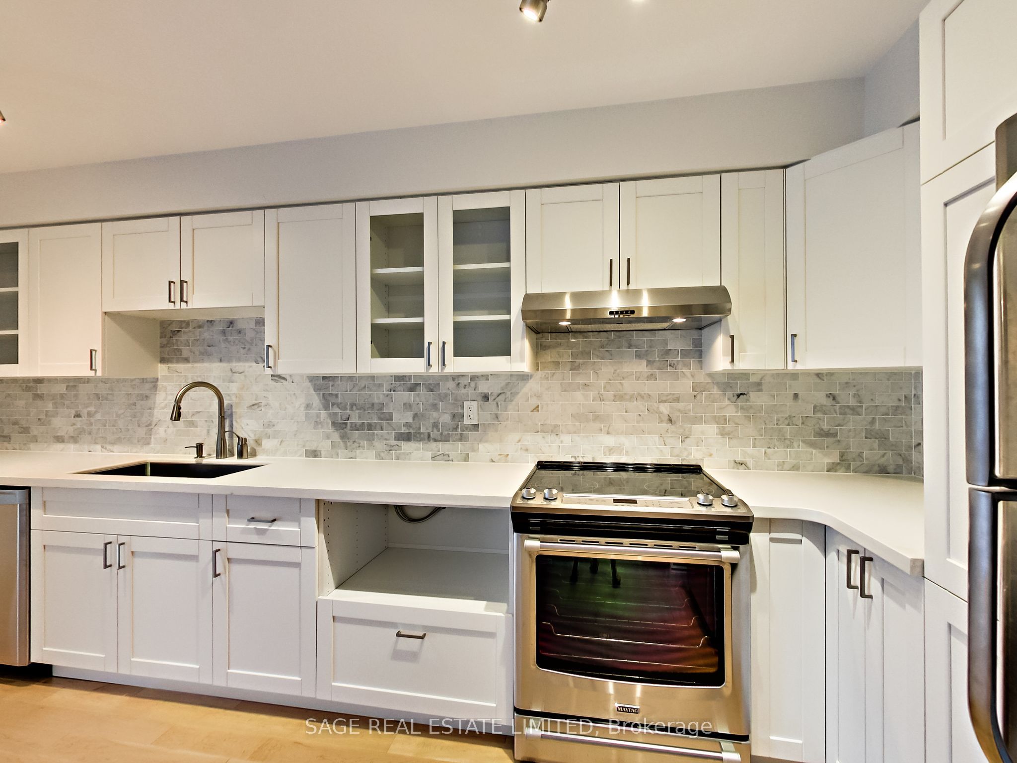 24 Wellesley Street W 714, Toronto, ON M4Y 2X6 photo 3
