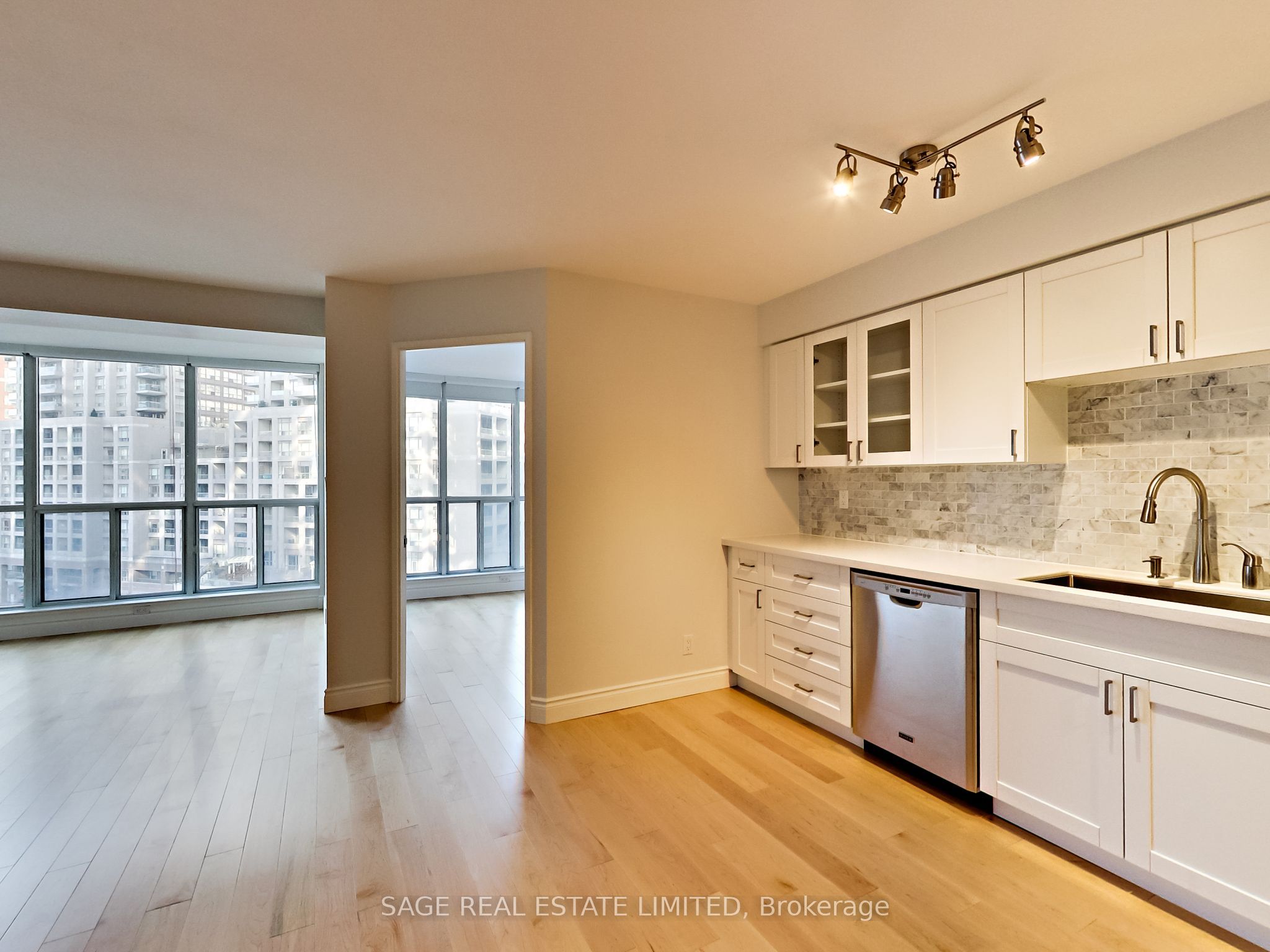 24 Wellesley Street W 714, Toronto, ON M4Y 2X6 photo 5