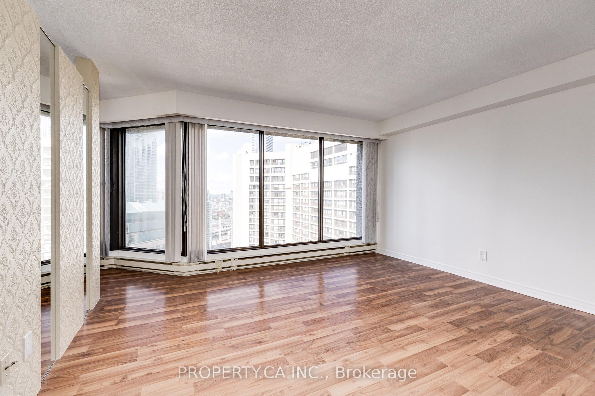 65 Harbour Square 3209, Toronto, ON M5J 2L4 photo 3