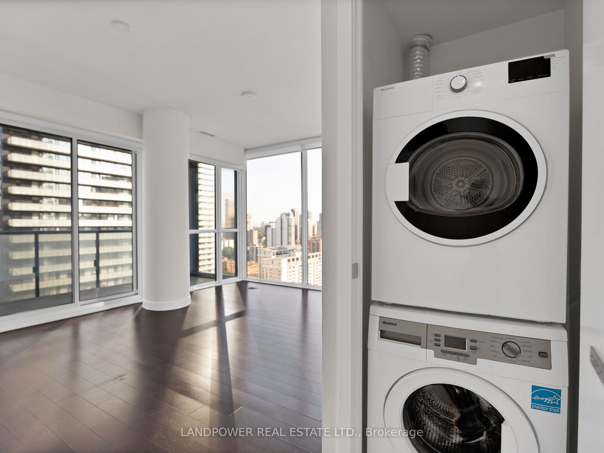 15 Grenville Street 2609, Toronto, ON M4Y 0B9 photo 2