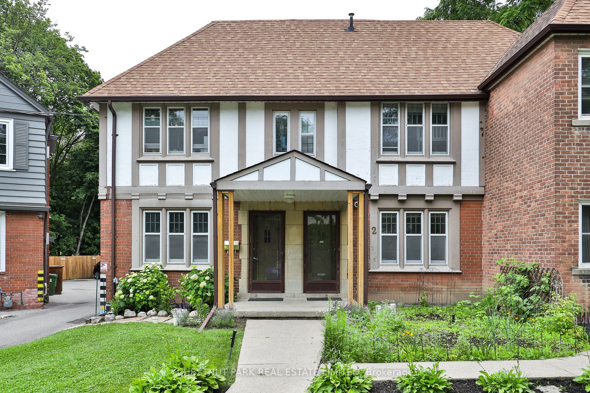 4 Oriole Crescent Main, Toronto, ON M5P 1L5