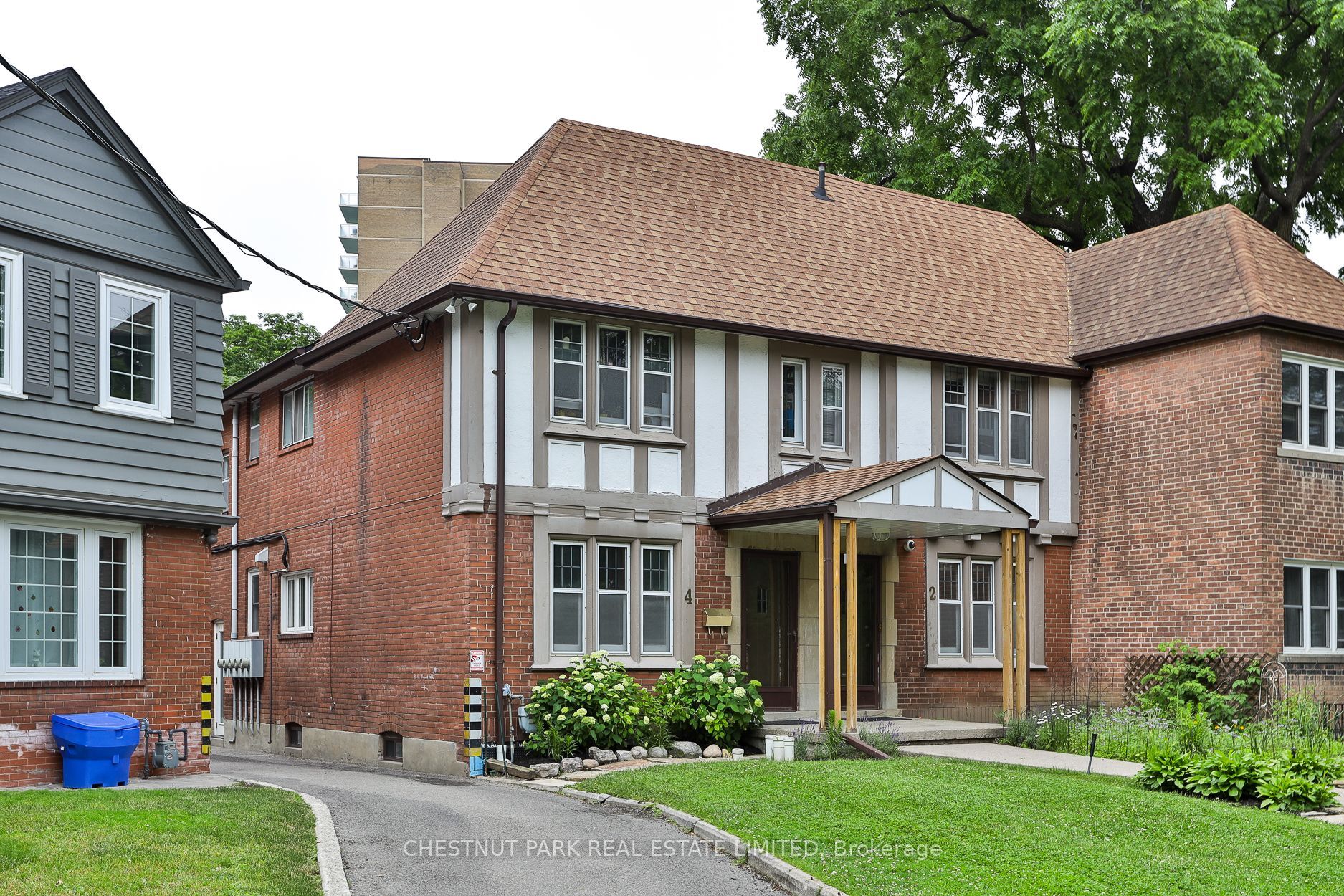 4 Oriole Crescent Main, Toronto, ON M5P 1L5 photo 2