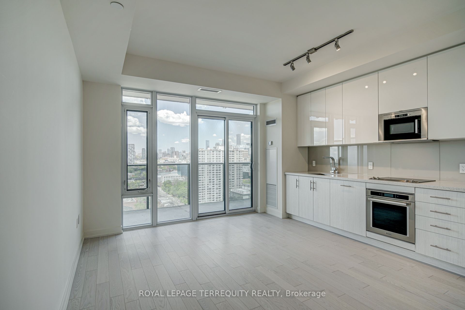 330 Richmond Street W 2308, Toronto, ON M5V 0M4 photo 2