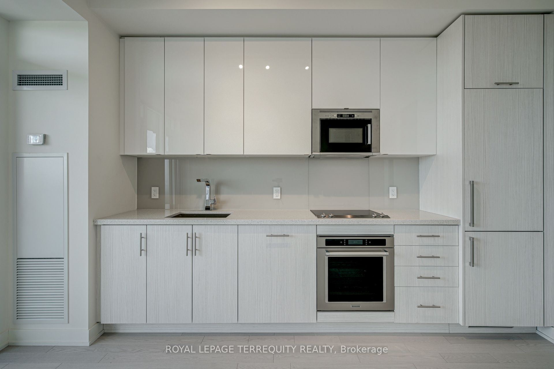 330 Richmond Street W 2308, Toronto, ON M5V 0M4 photo 3