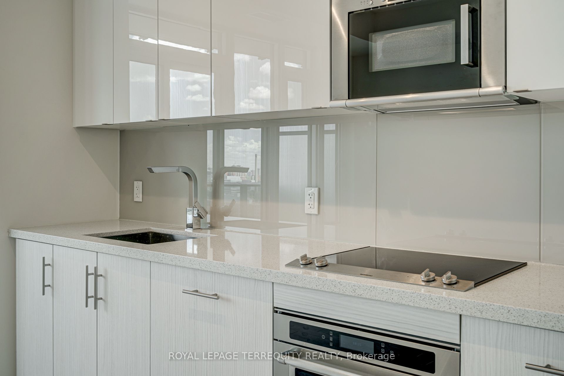 330 Richmond Street W 2308, Toronto, ON M5V 0M4 photo 4